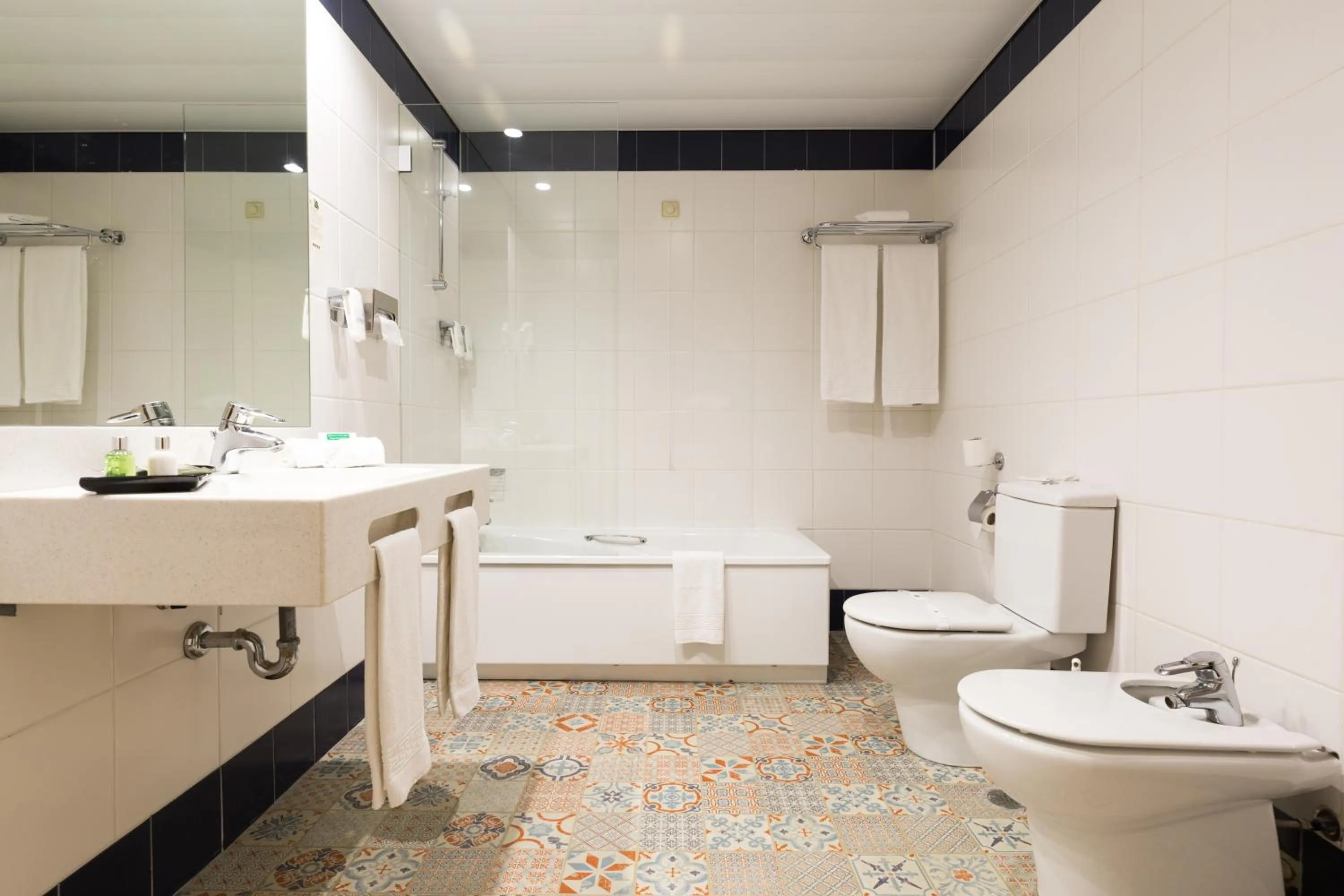 Shower in Legendary Porto Hotel