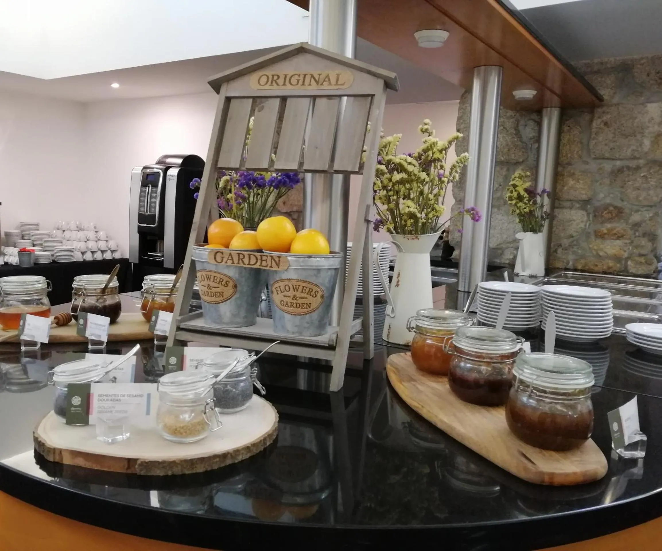 Coffee/tea facilities in Legendary Porto Hotel