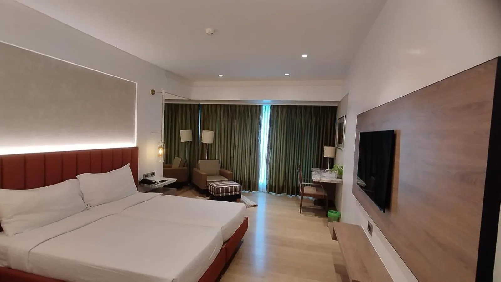 Bed in Mirage Hotel, Mumbai International Airport