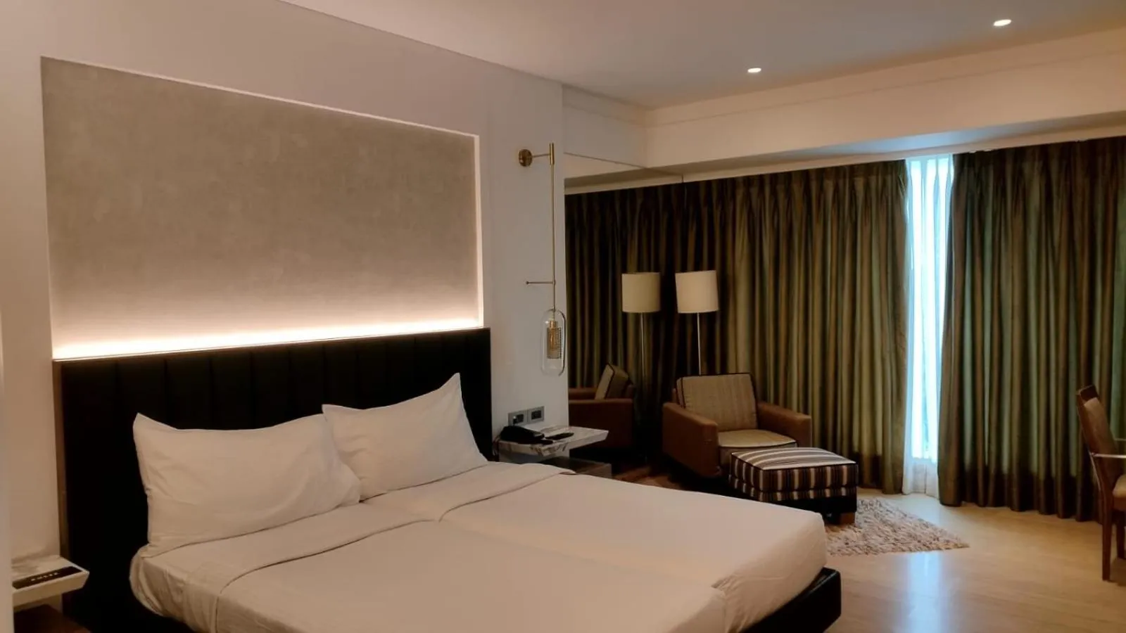 Bed in Mirage Hotel, Mumbai International Airport