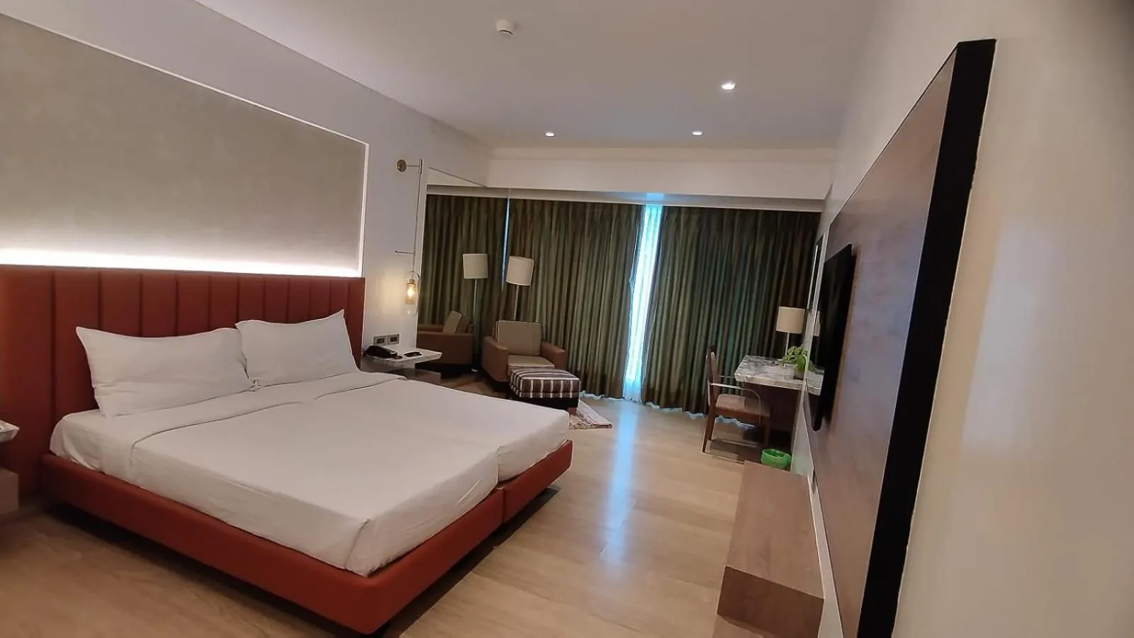 Bed in Mirage Hotel, Mumbai International Airport