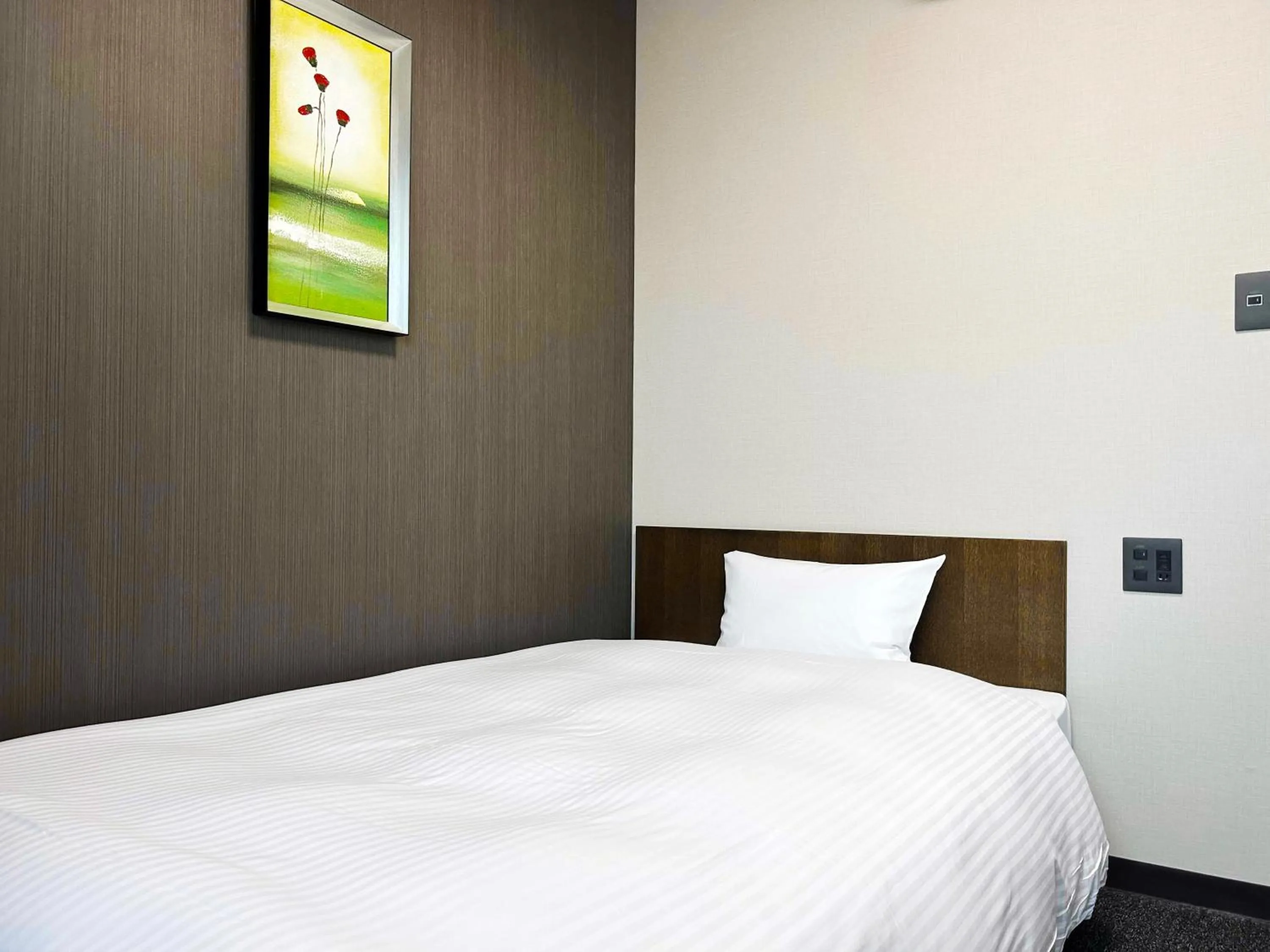 Photo of the whole room, Bed in Hotel Route-Inn Kakamigahara