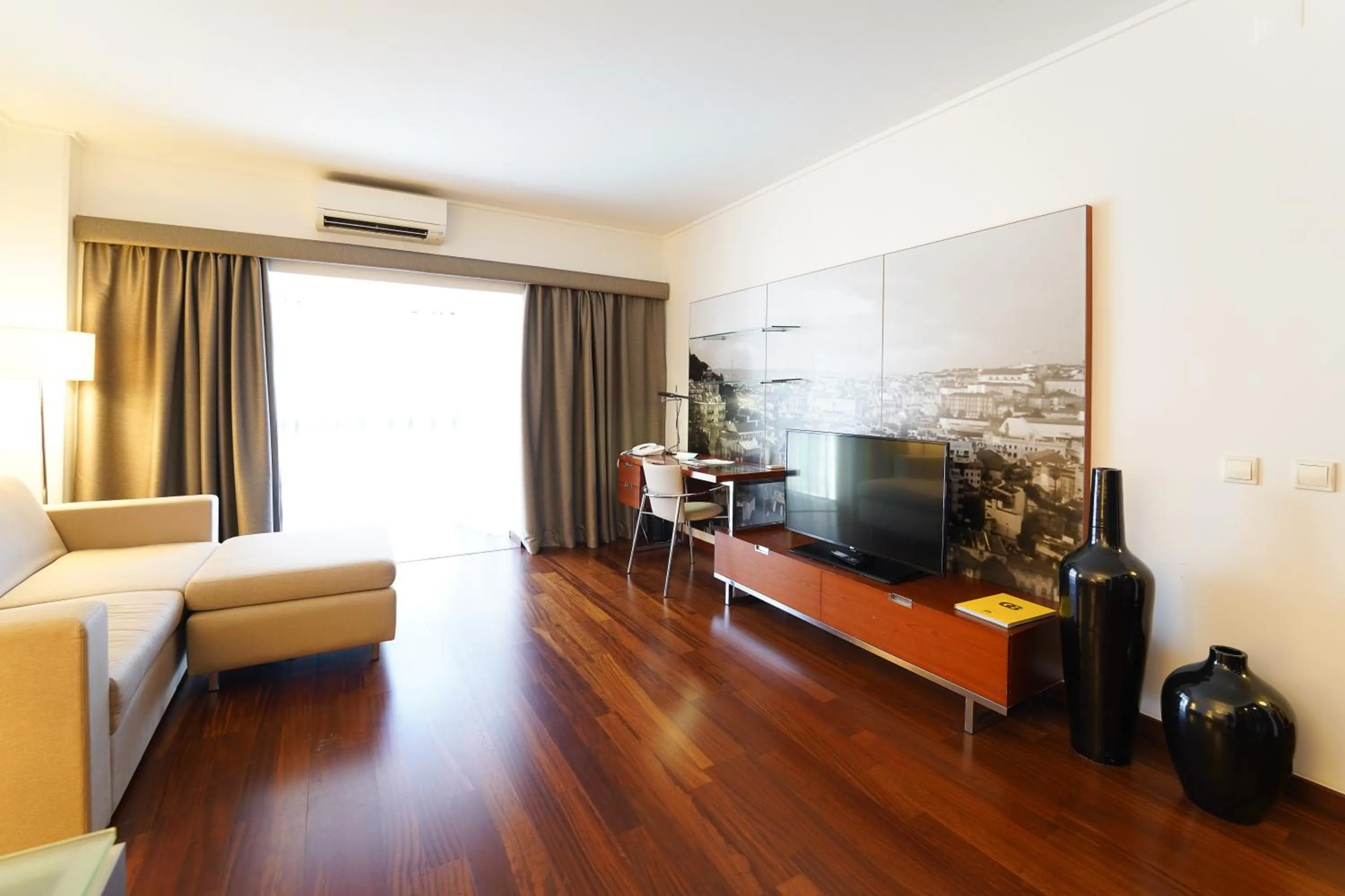 Living room, Bed in Legendary Lisboa Suites