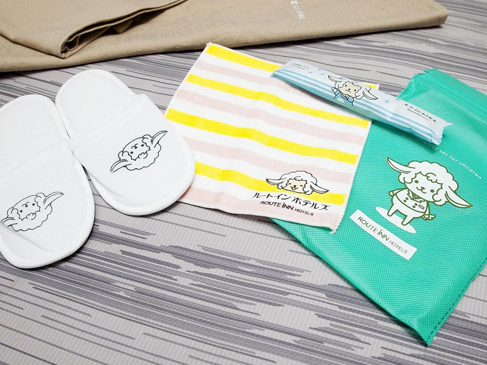 children in Hotel Route-Inn Ichinomiya Ekimae