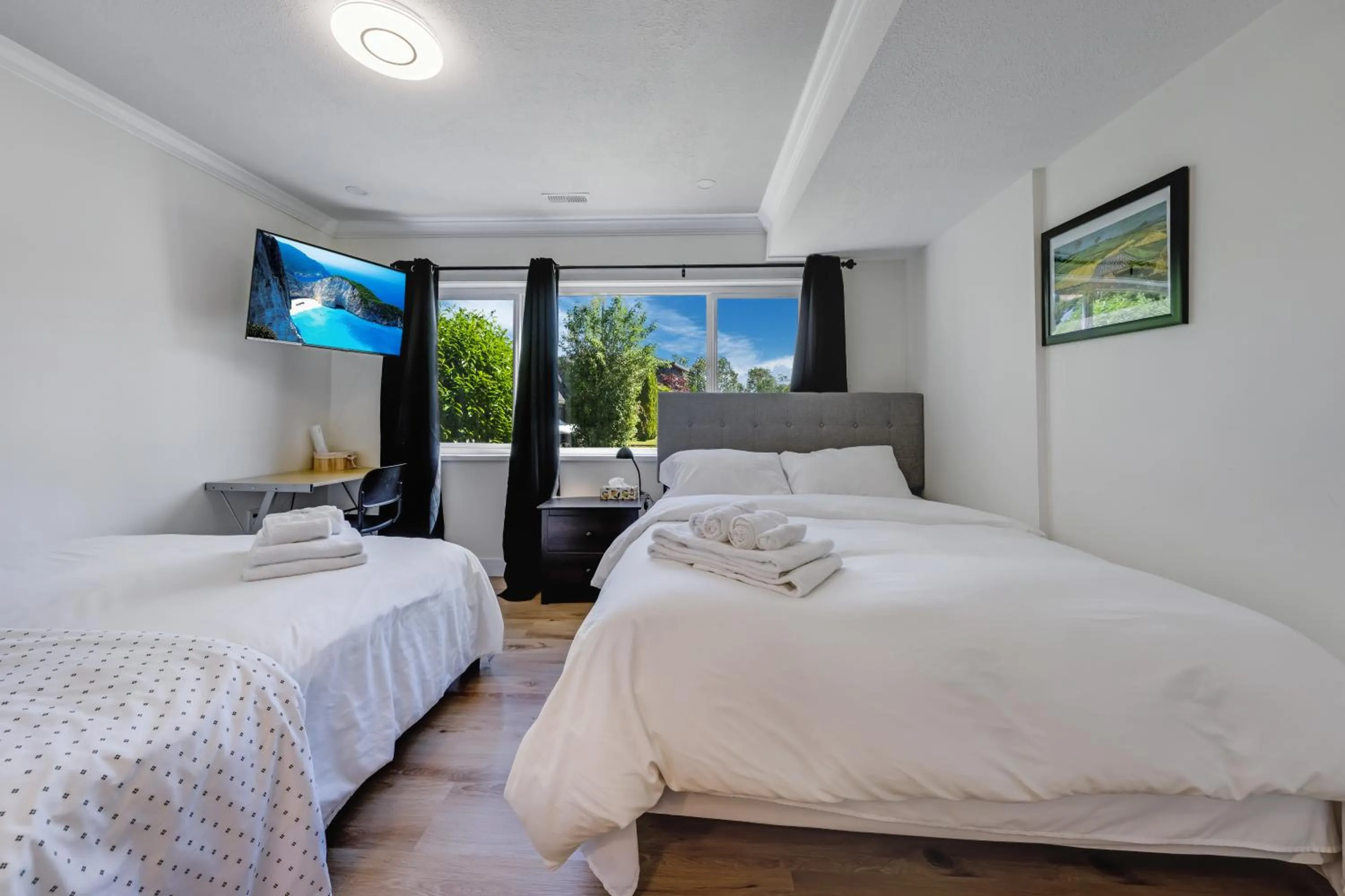 Bathroom, Bed in Quite House near the Vancouver Airport
