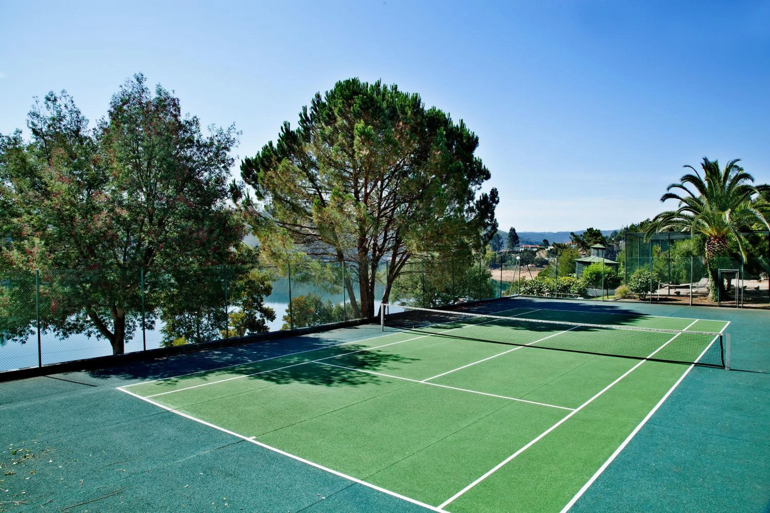 Tennis court in Lago Azul Eco Hotel