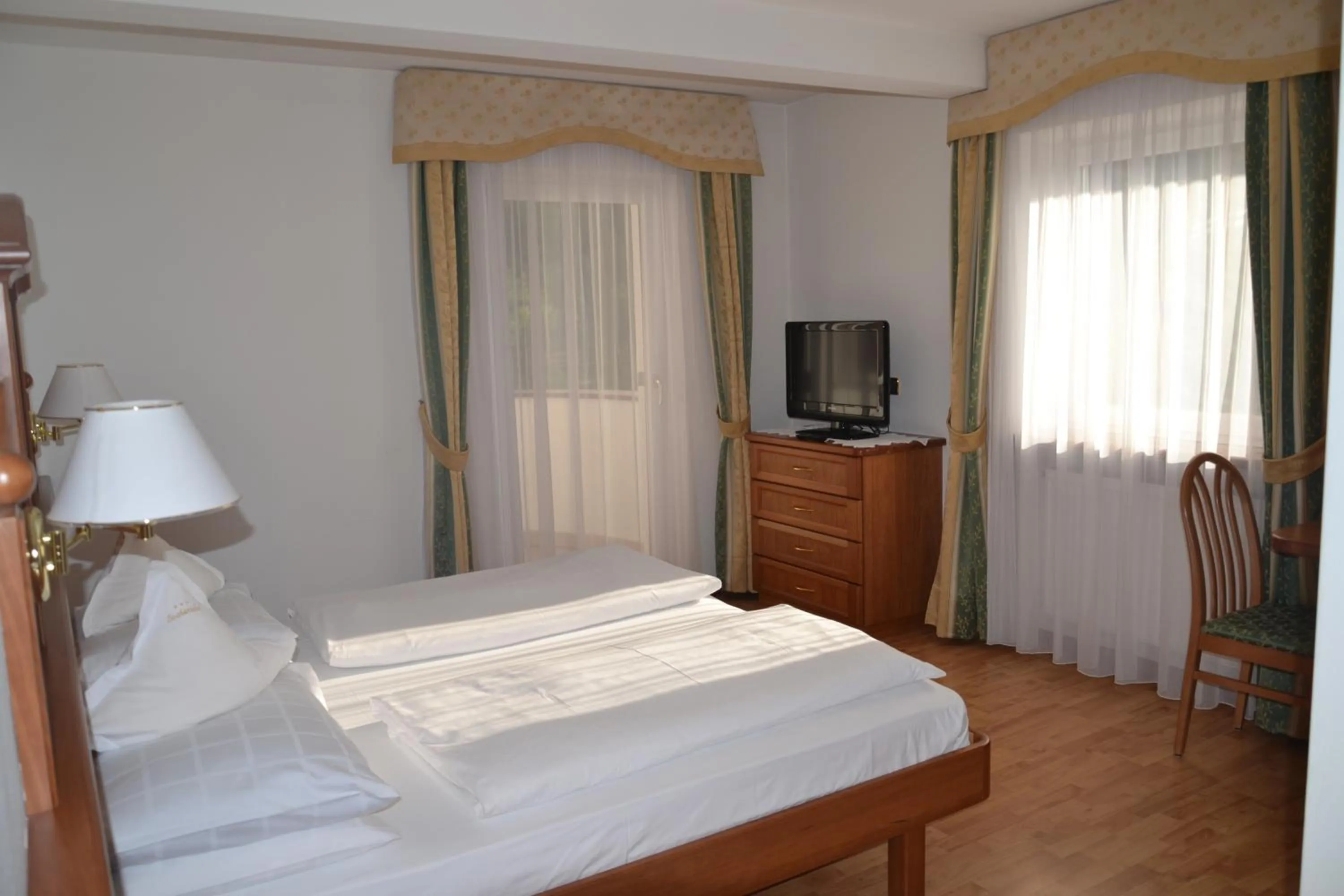 Photo of the whole room, Bed in Hotel Scoiattolo