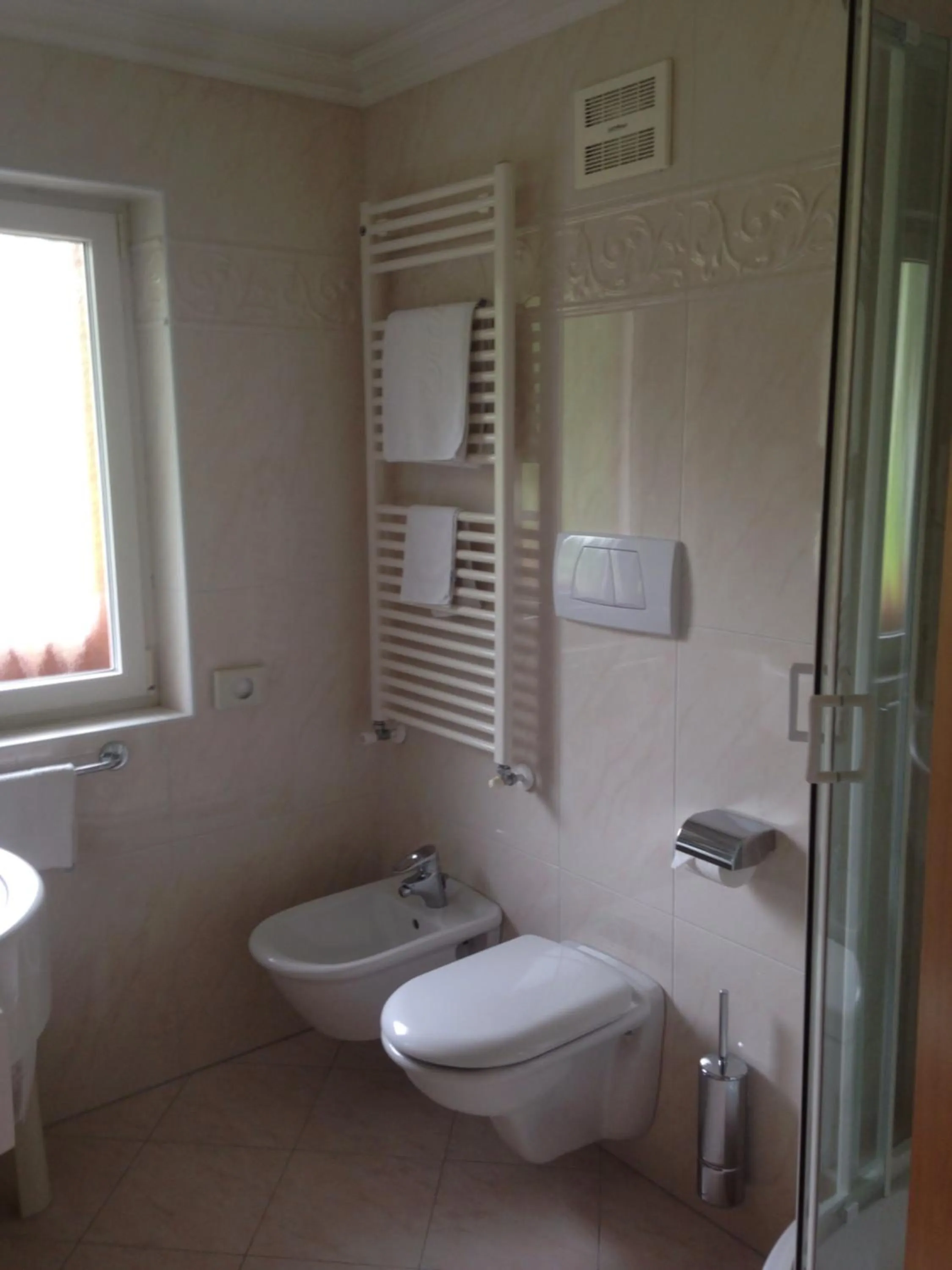 Toilet in Hotel Scoiattolo