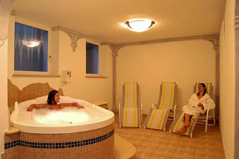 Hot Tub in Hotel Scoiattolo