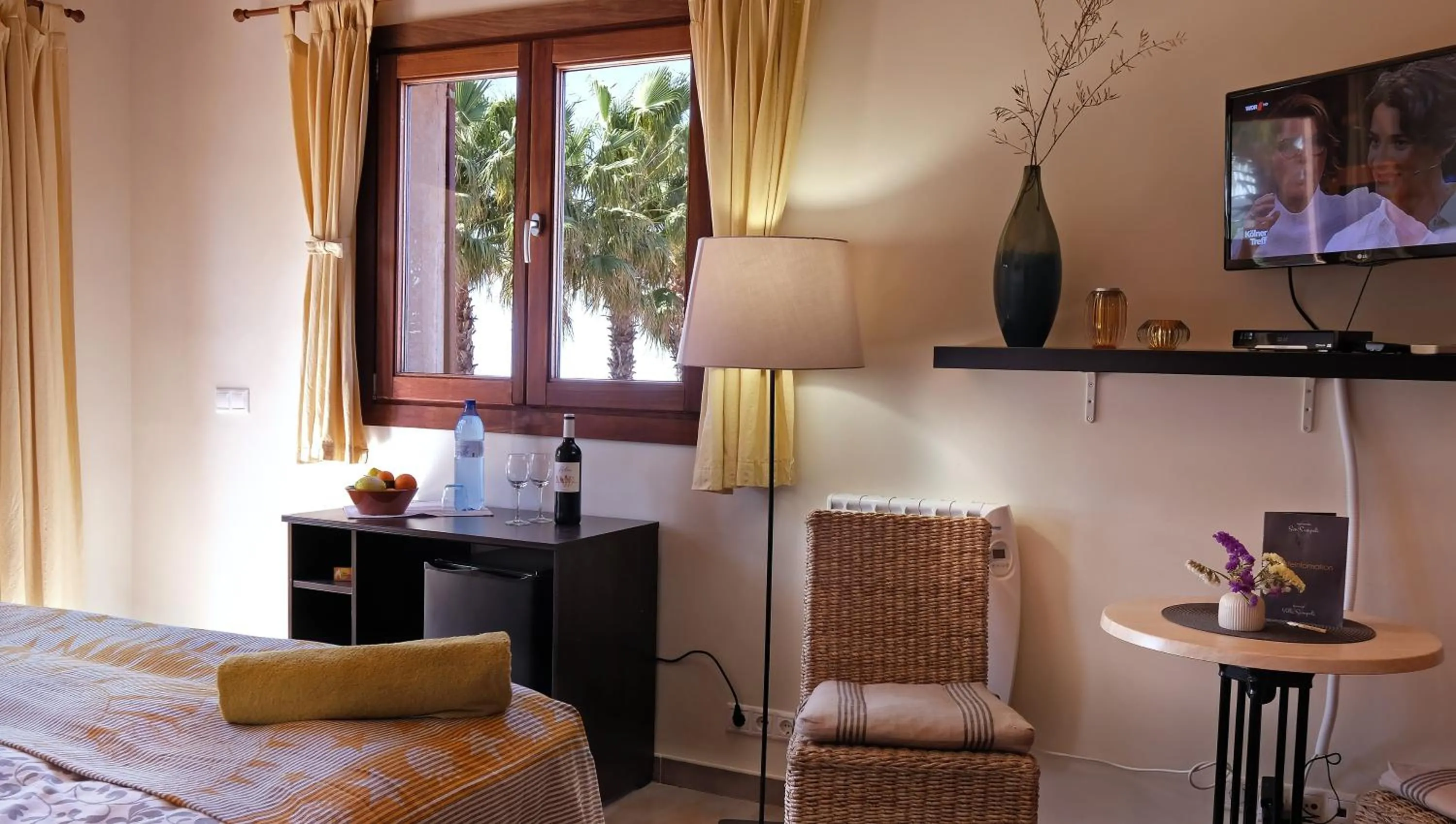 Photo of the whole room, TV/Entertainment Center in Villa Sampoli - Agroturismo Son Sampoli - Adults only