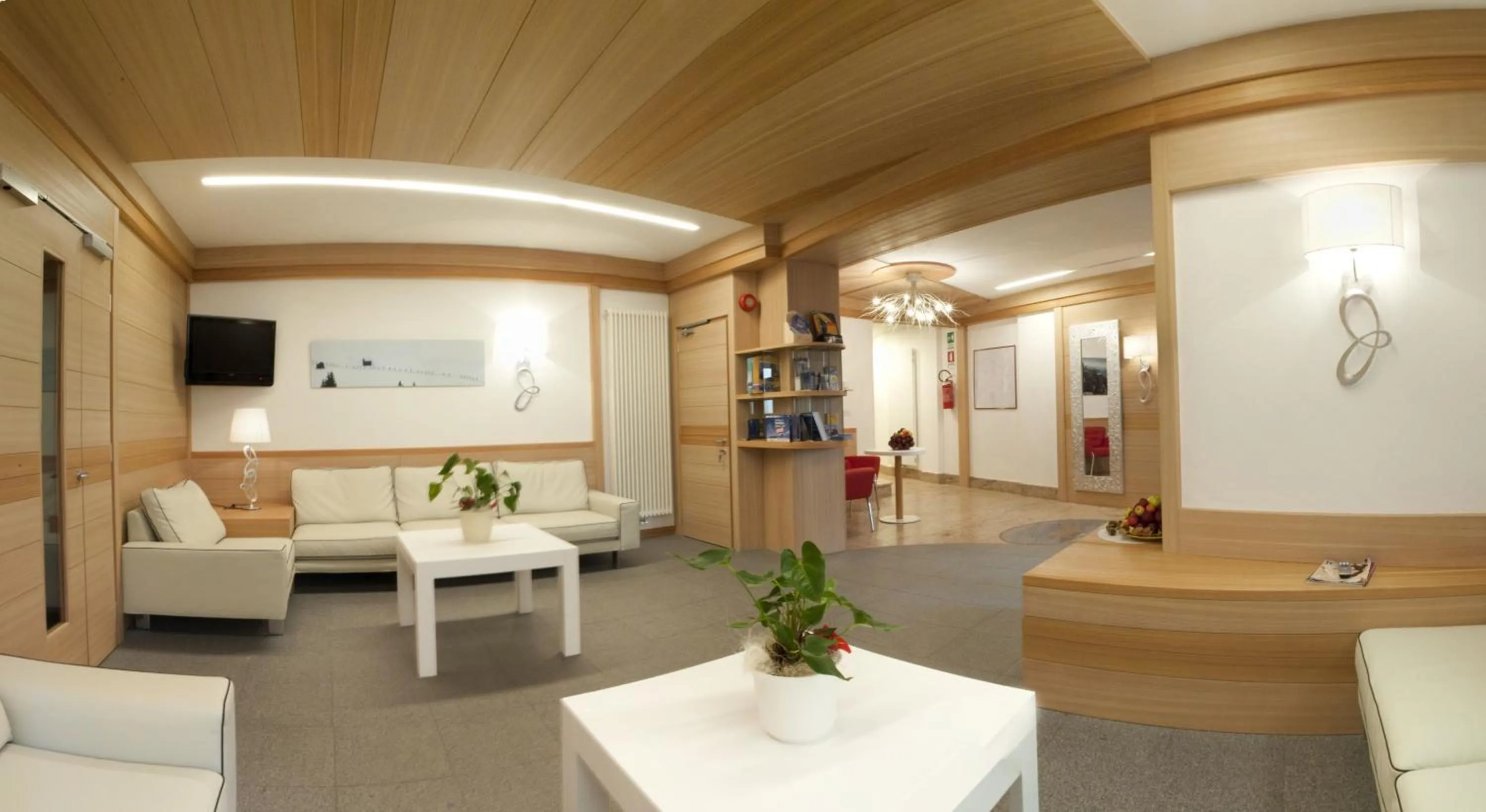 Communal lounge/ TV room in Hotel Al Cervo