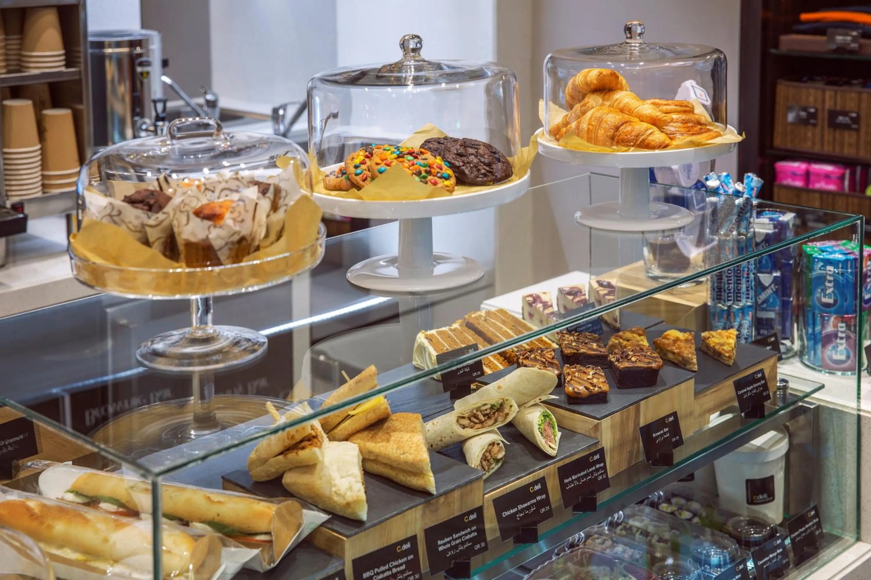 Restaurant/places to eat in Centro Olaya by Rotana