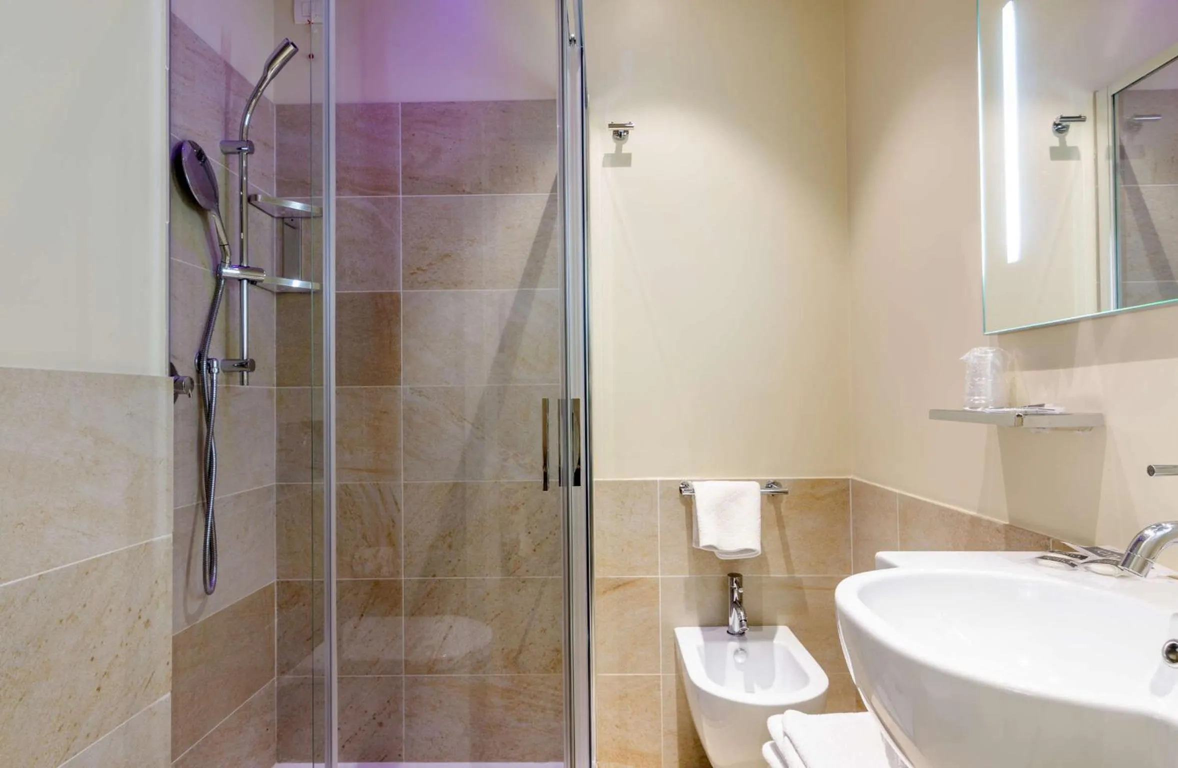 Bathroom in Hotel Mare Live