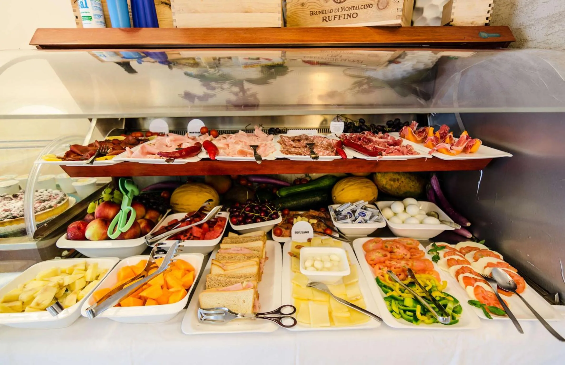 Buffet breakfast in Hotel Mare Live