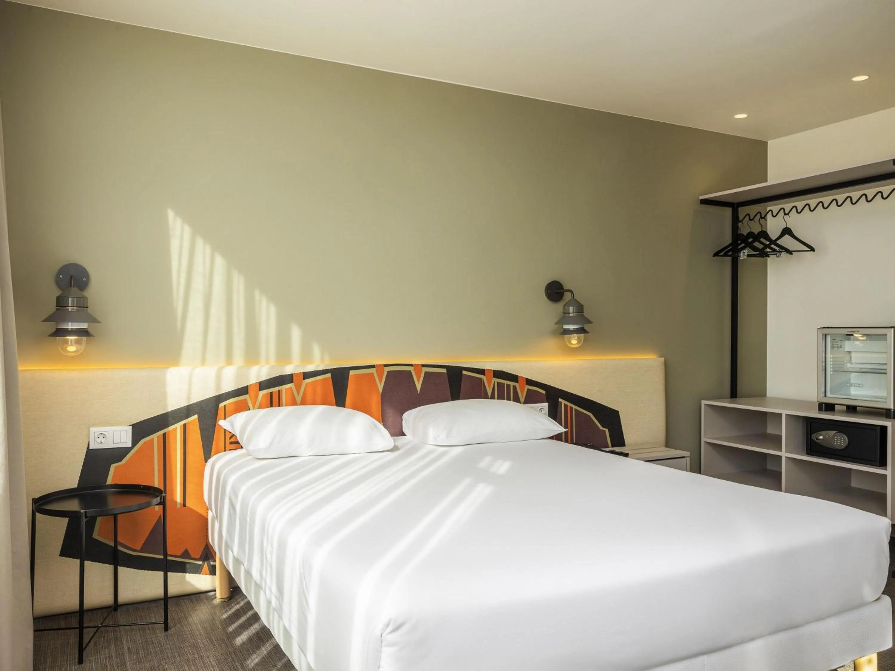 Bedroom, Bed in Ibis Styles Lisboa Centro Liberdade NE