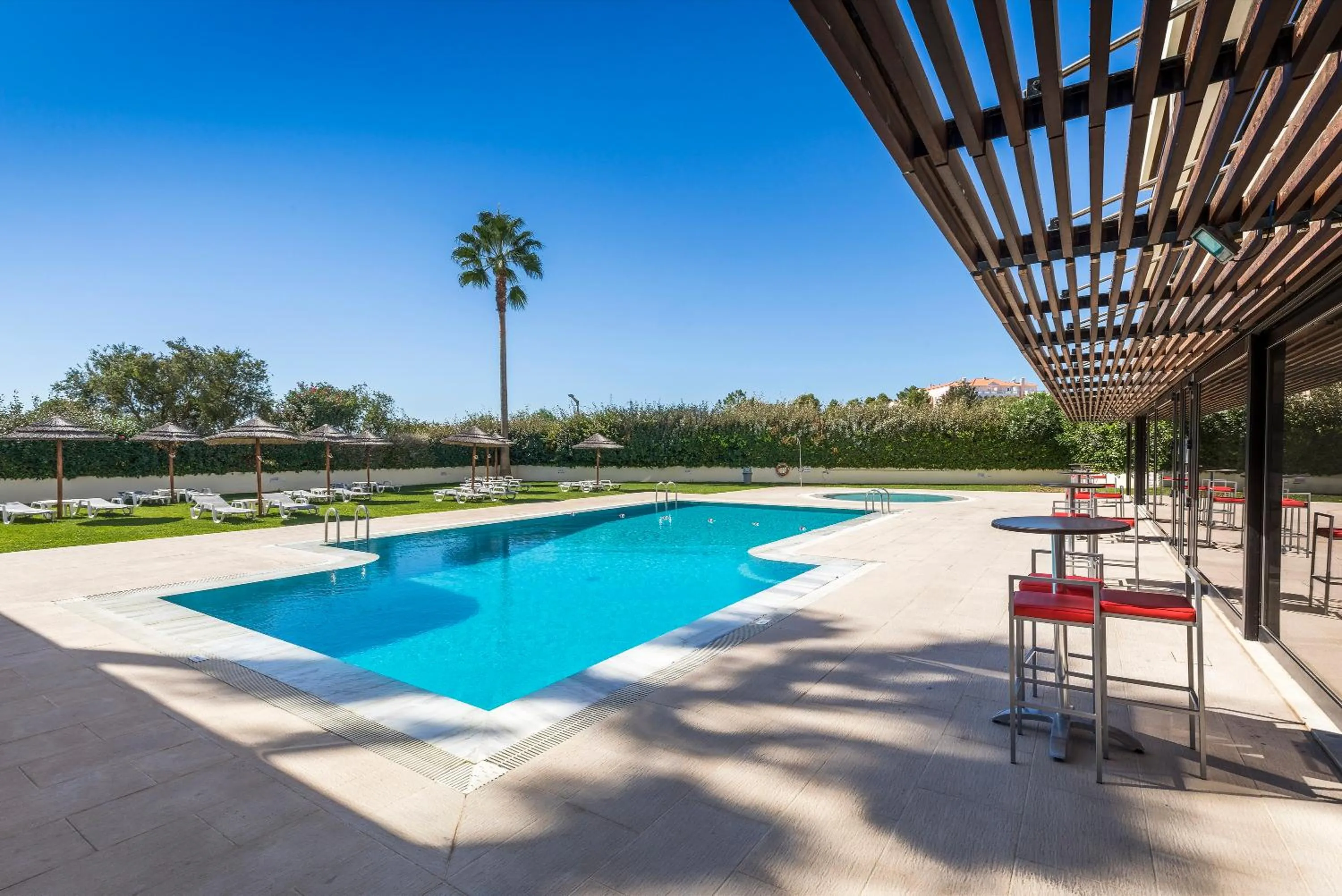 Swimming pool in Interpass Vau Hotel Apartamentos