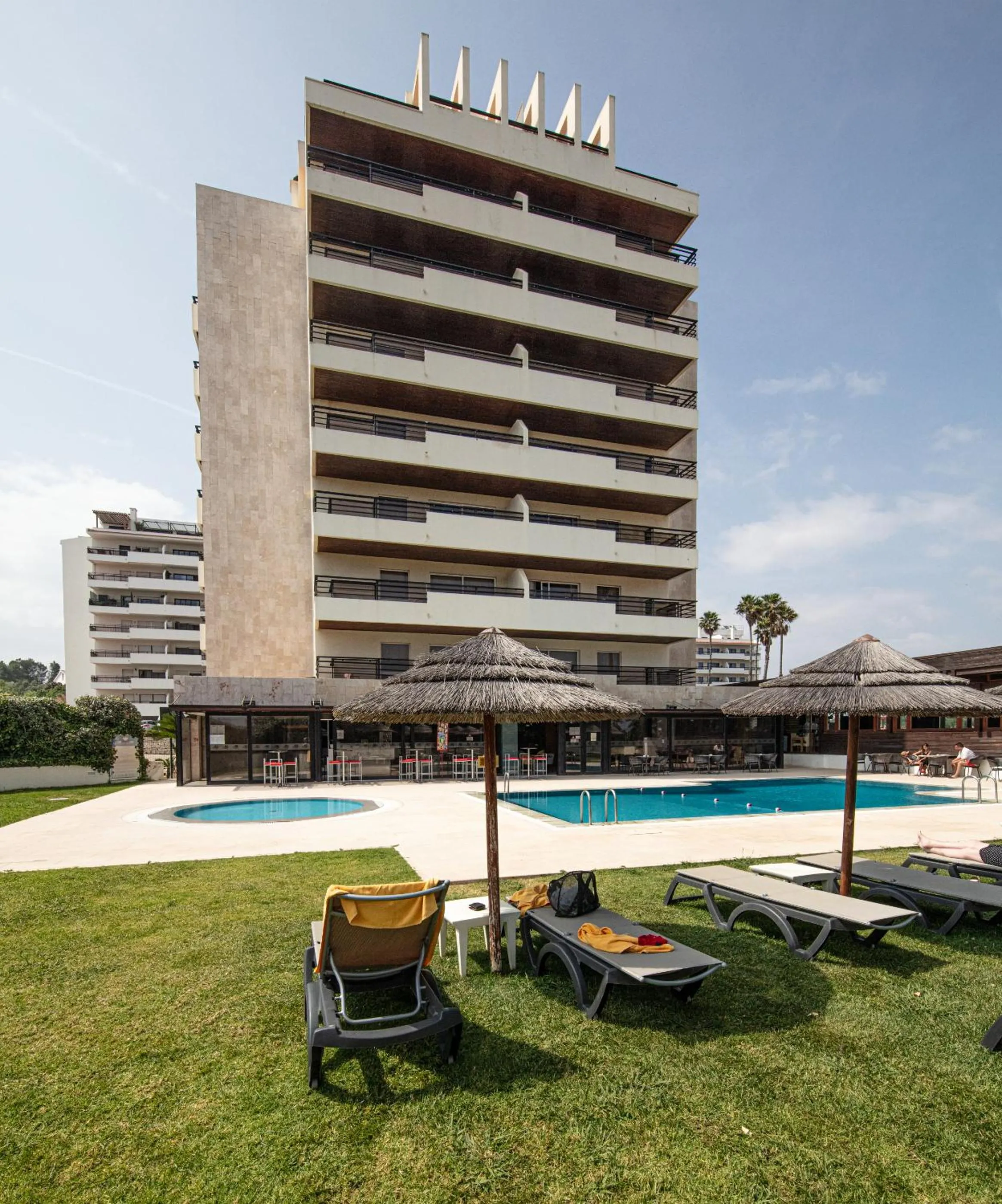 Property building in Interpass Vau Hotel Apartamentos