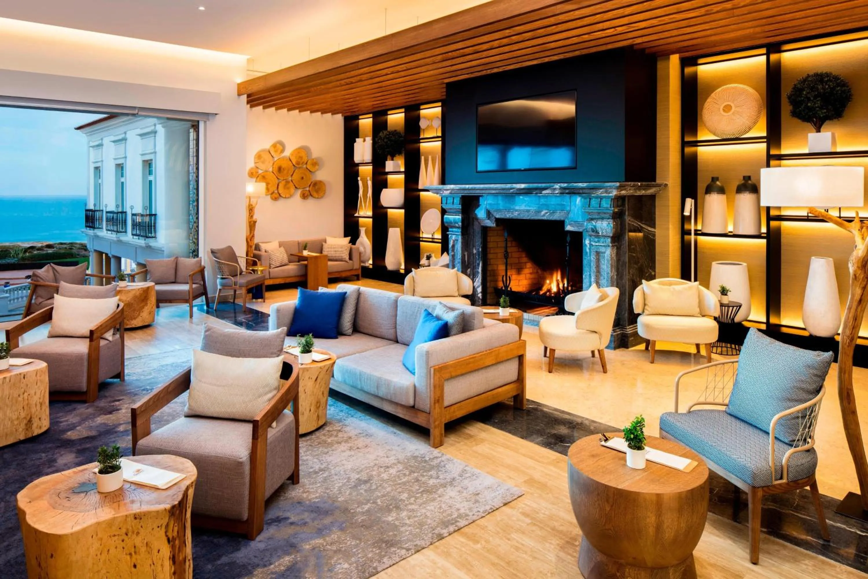 Lounge or bar in Praia D'El Rey Marriott Golf & Beach Resort