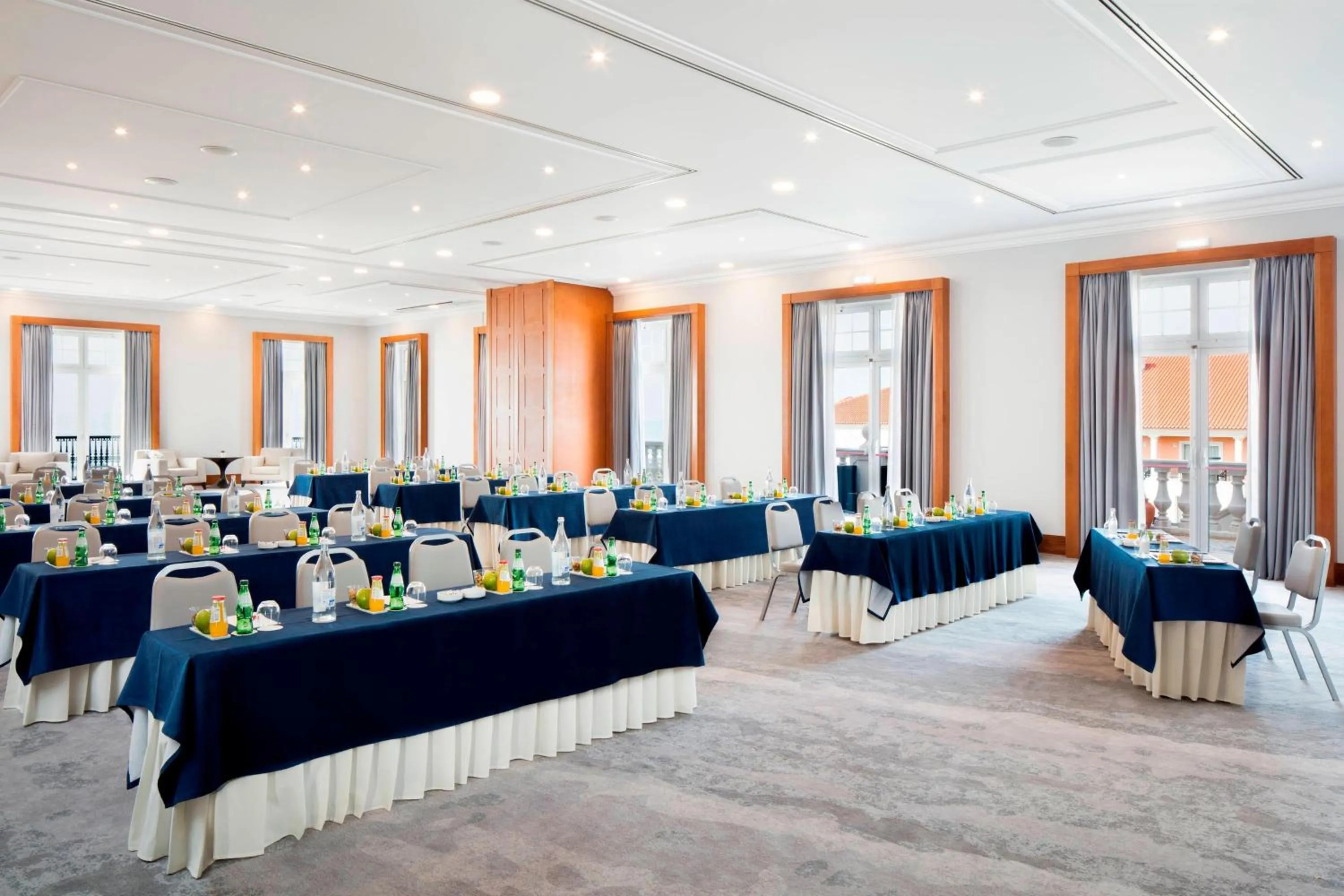 Meeting/conference room in Praia D'El Rey Marriott Golf & Beach Resort