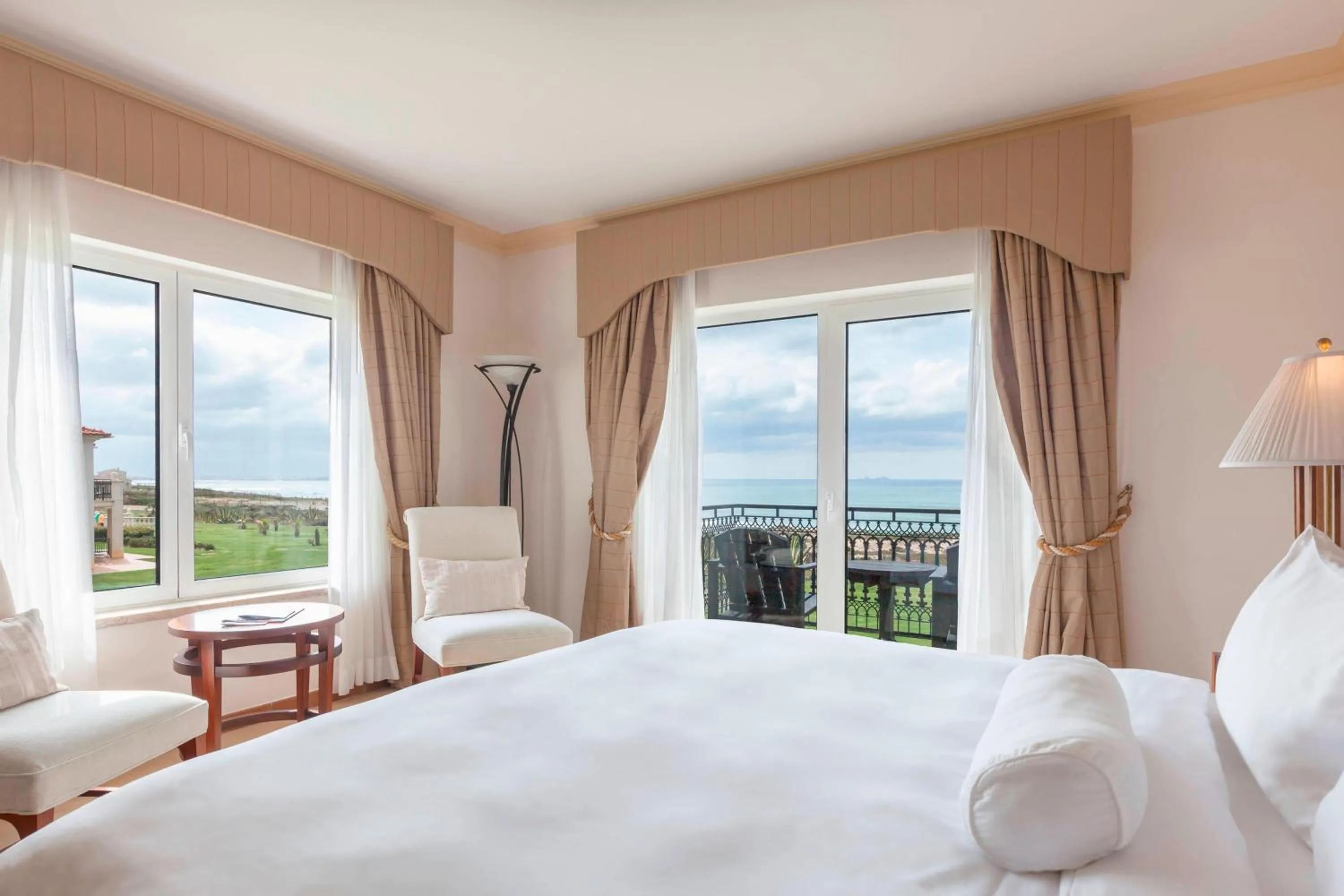 Bedroom, Bed in Praia D'El Rey Marriott Golf & Beach Resort