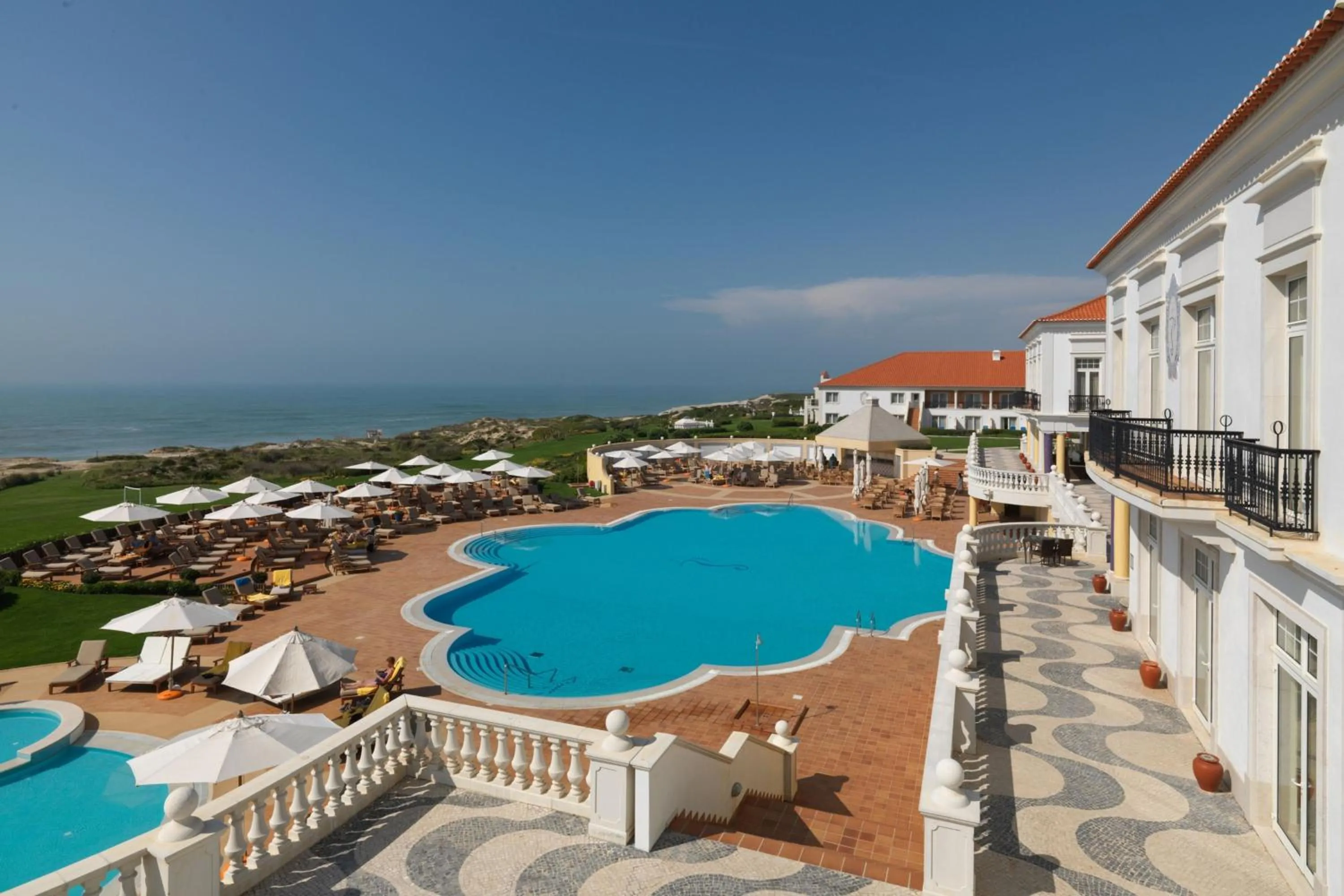 Swimming pool in Praia D'El Rey Marriott Golf & Beach Resort