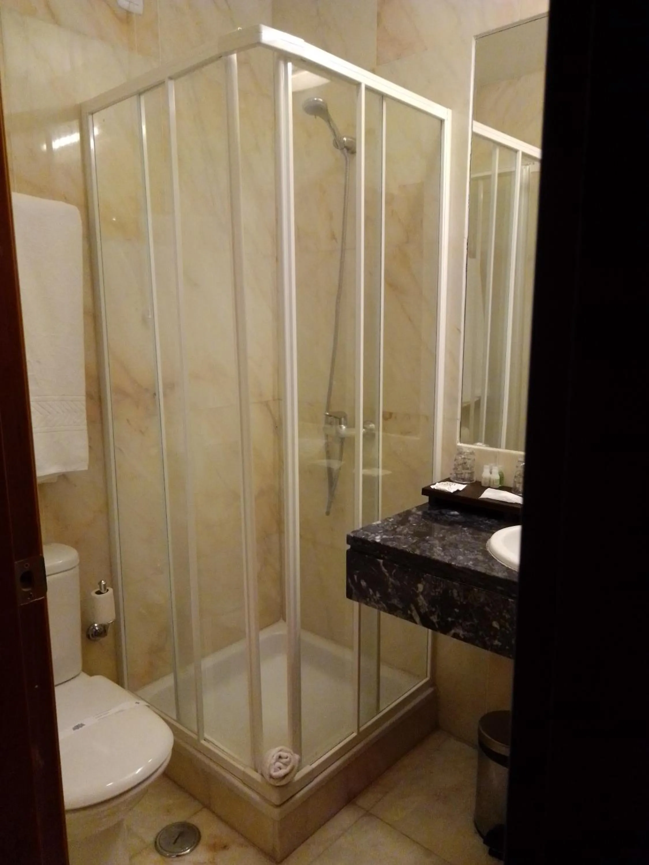 Bathroom in Hotel Acez