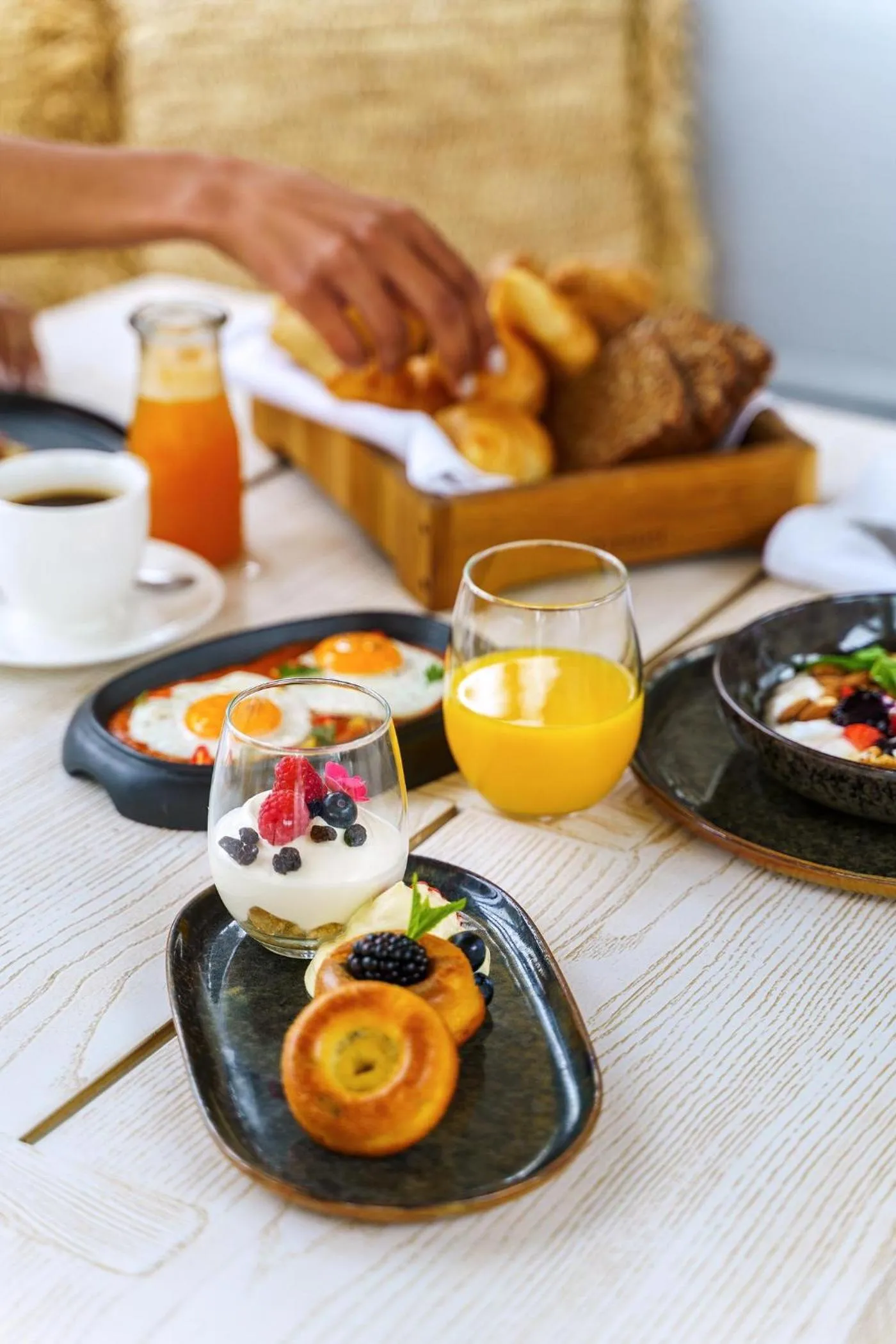 Restaurant/places to eat in Ikos Aria