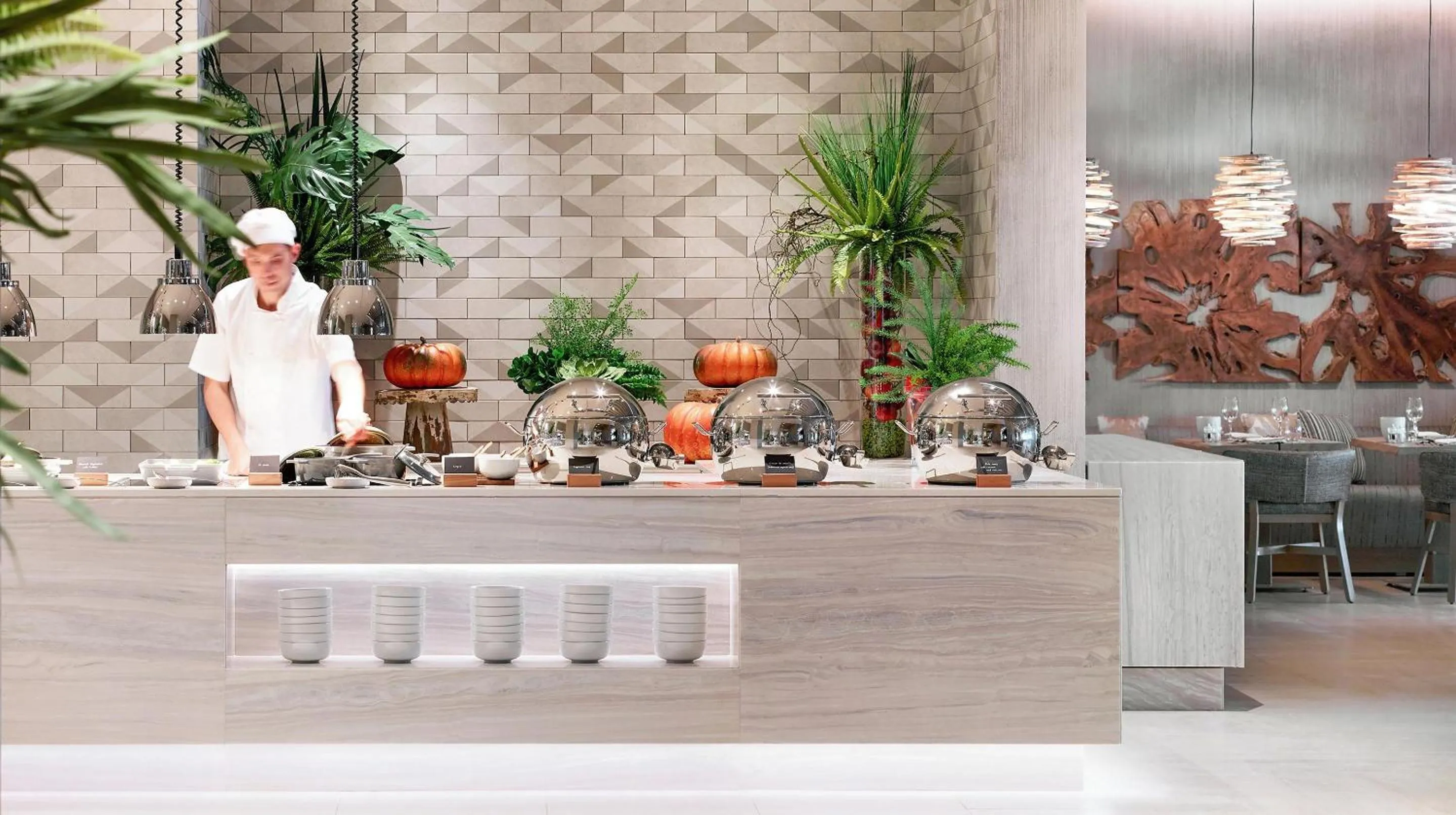 Restaurant/places to eat in Ikos Aria