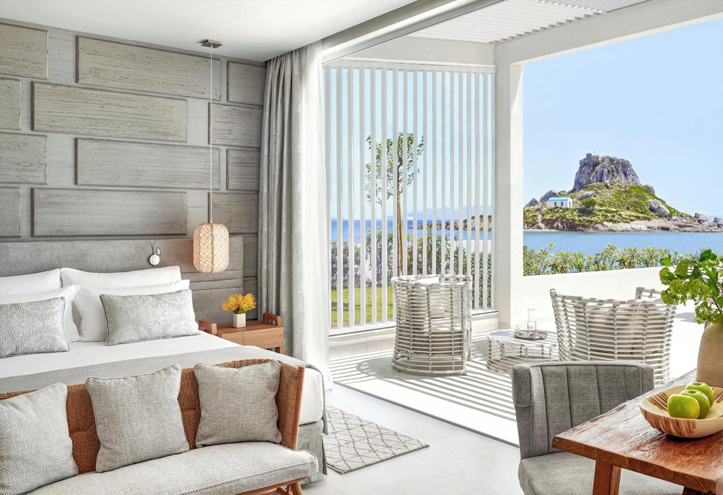 Photo of the whole room in Ikos Aria