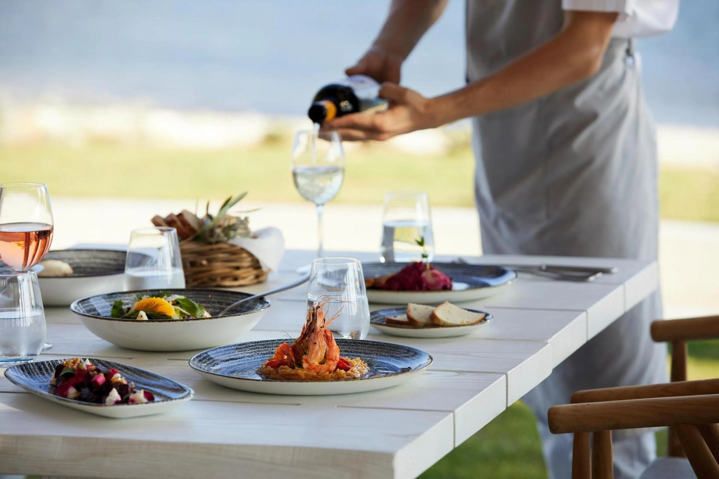 Restaurant/places to eat in Ikos Aria