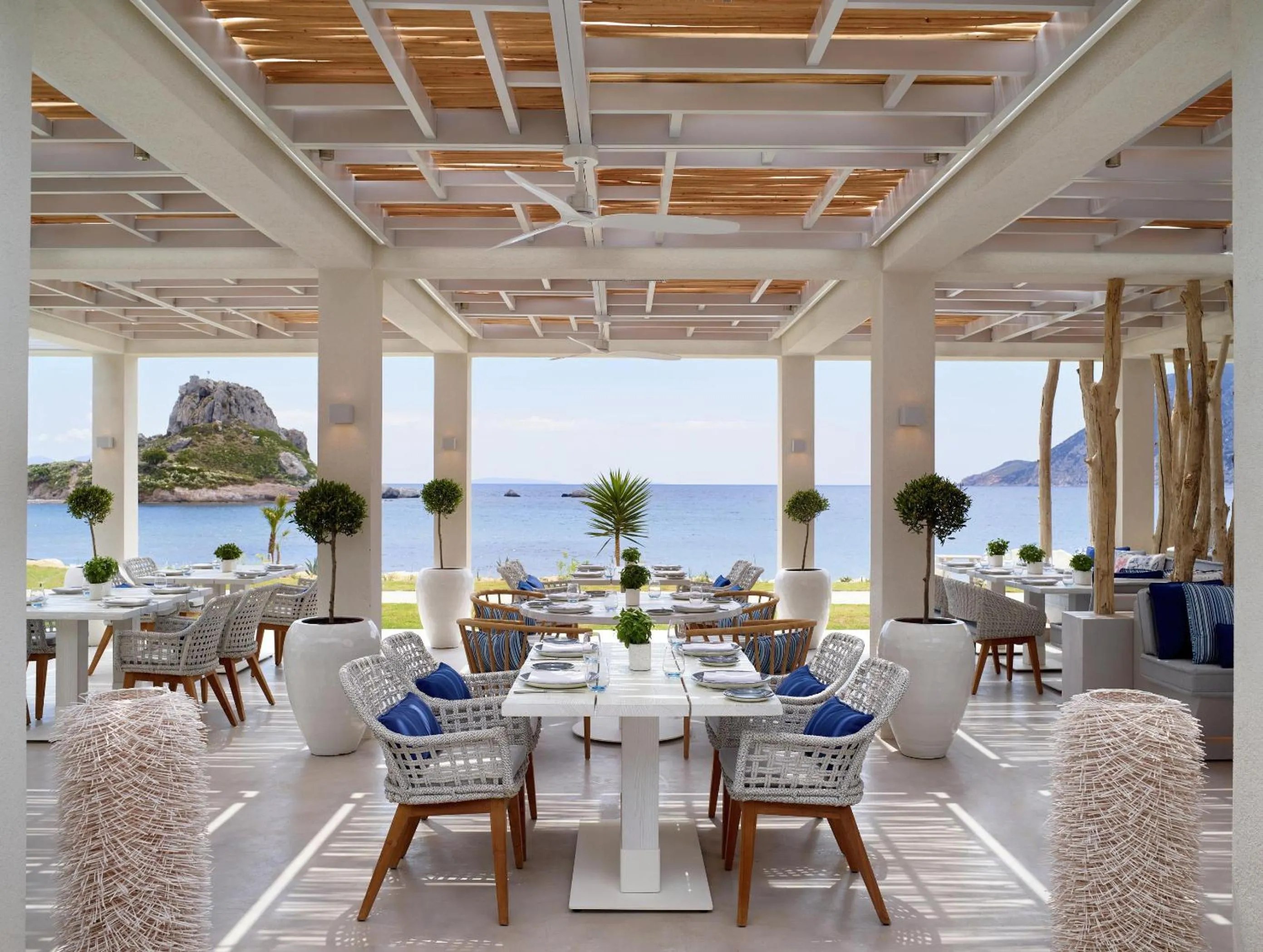 Restaurant/places to eat in Ikos Aria