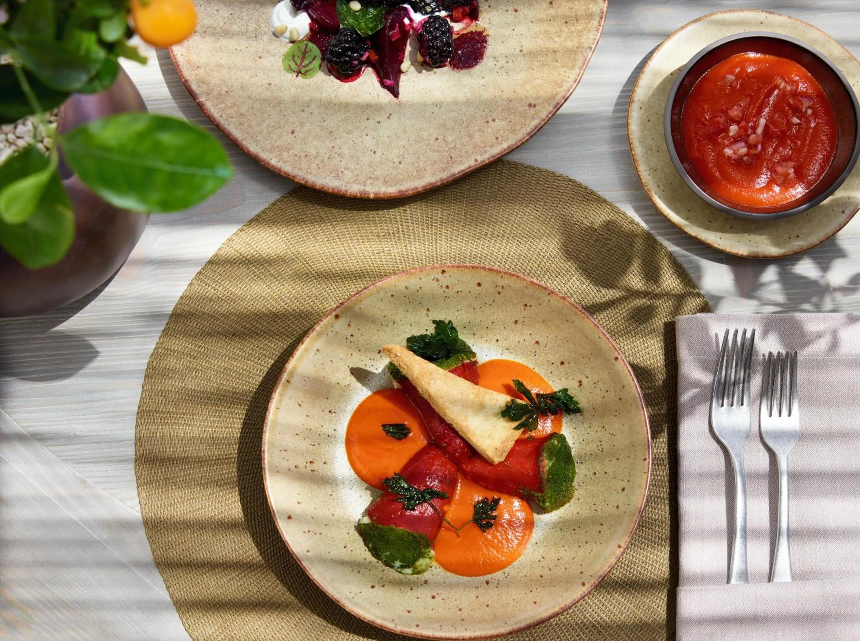 Restaurant/places to eat in Ikos Aria