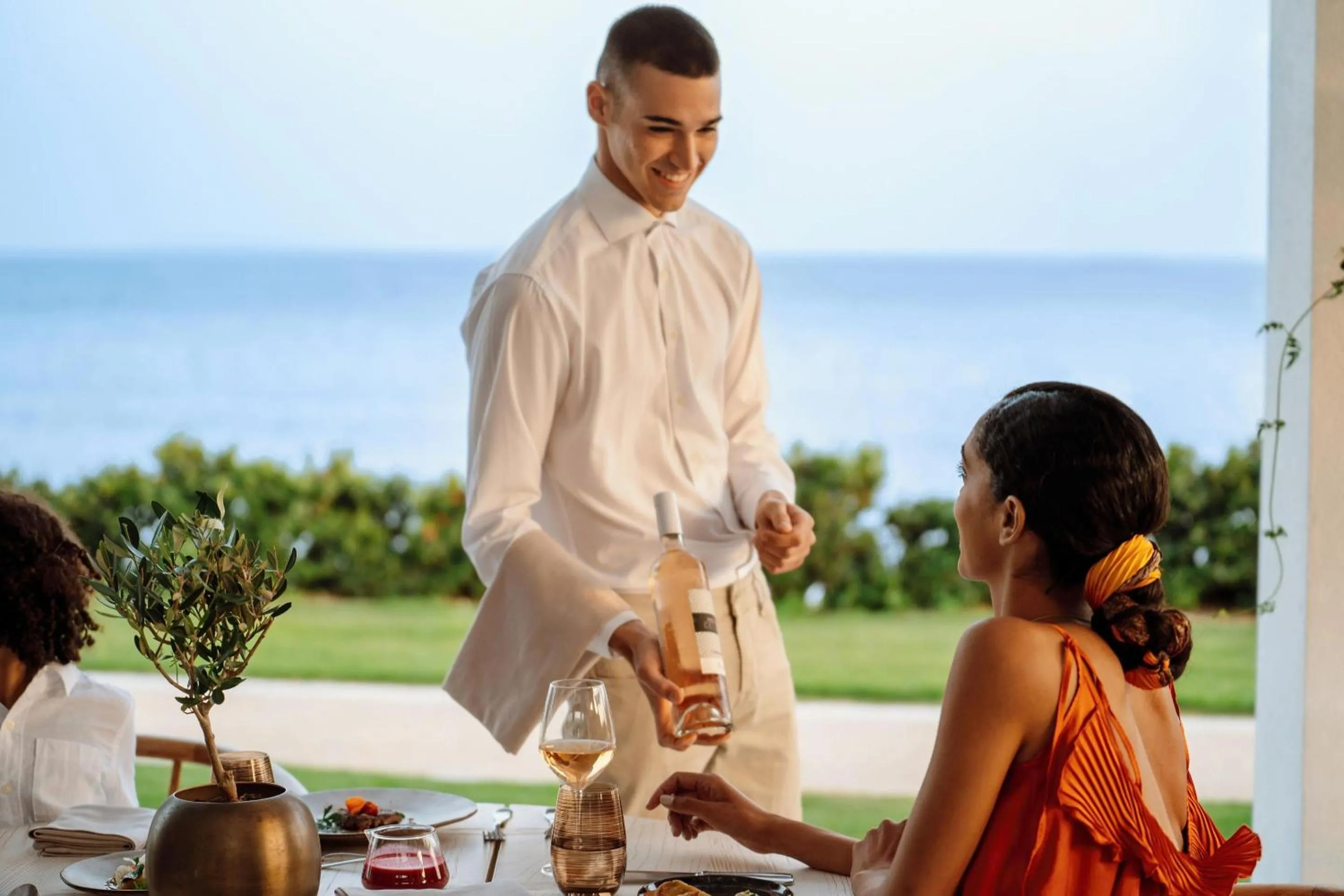 Restaurant/places to eat in Ikos Aria