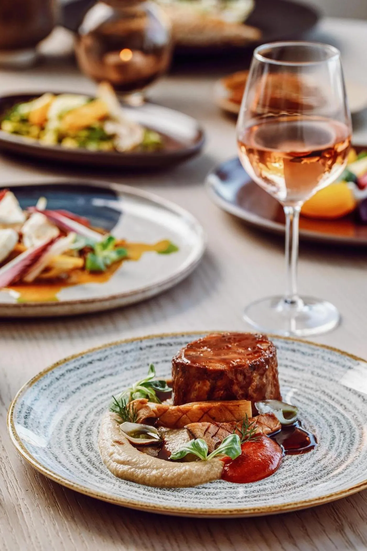 Restaurant/places to eat in Ikos Aria