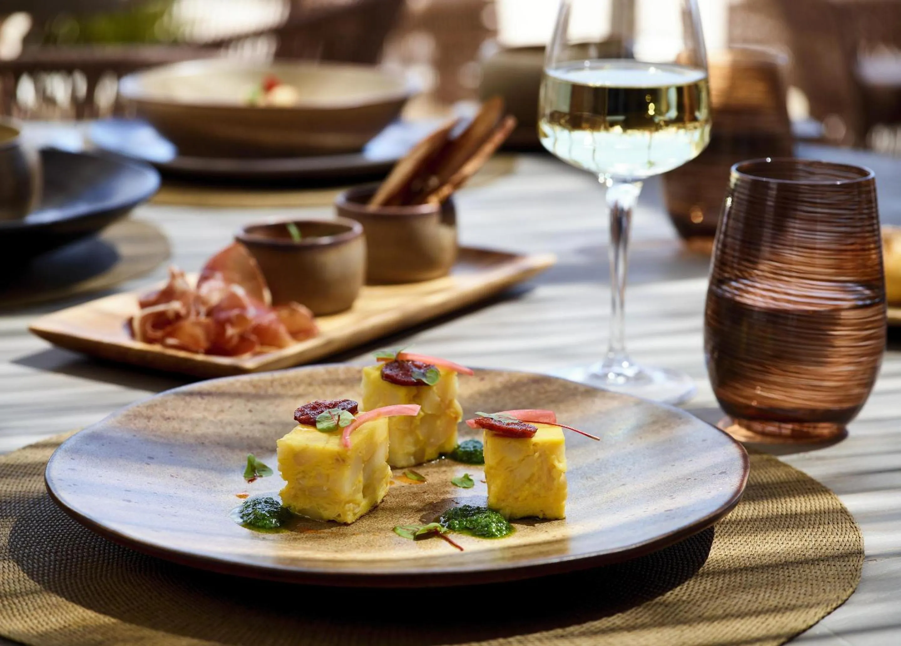 Restaurant/places to eat in Ikos Aria