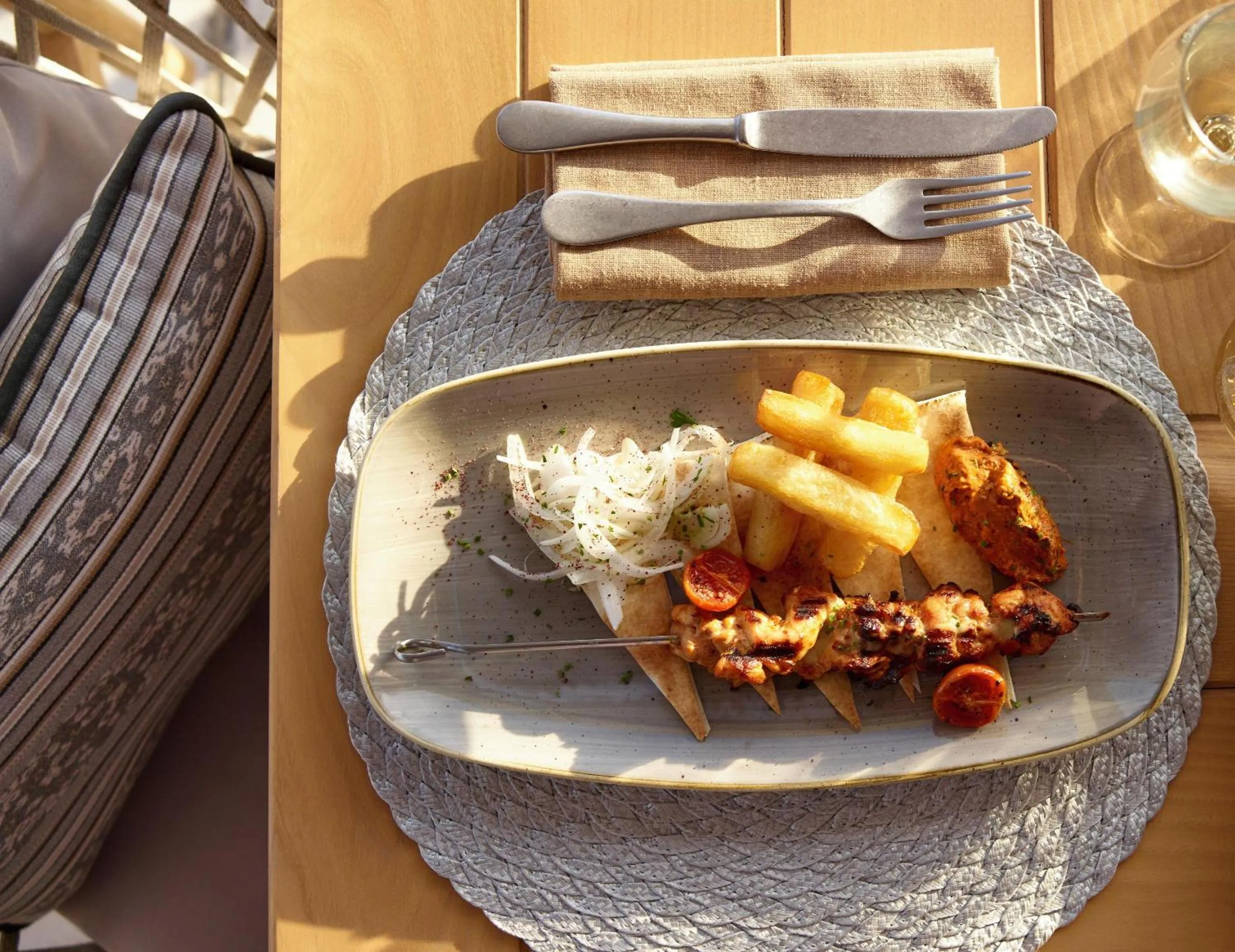 Restaurant/places to eat in Ikos Aria