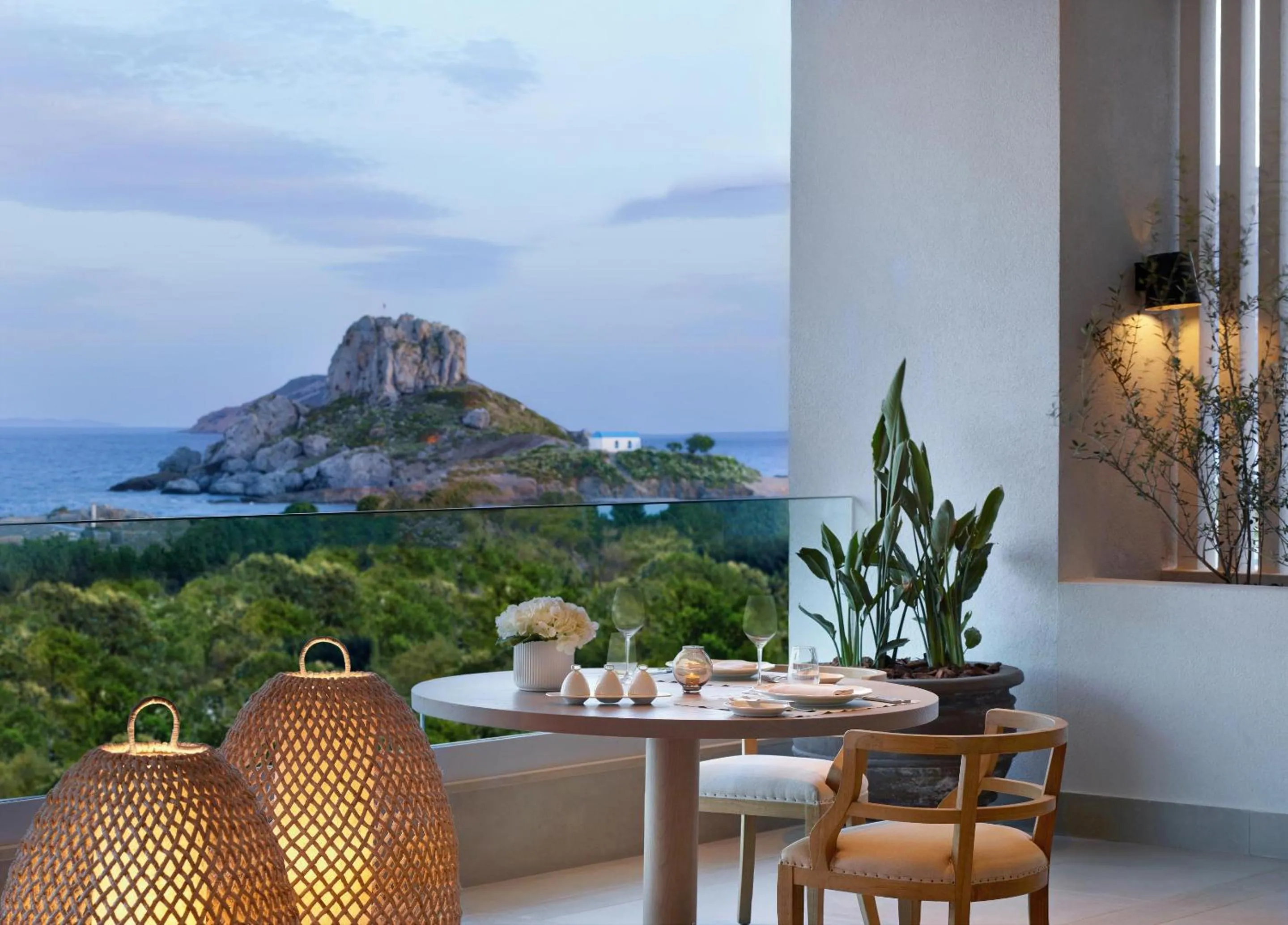 Restaurant/places to eat in Ikos Aria