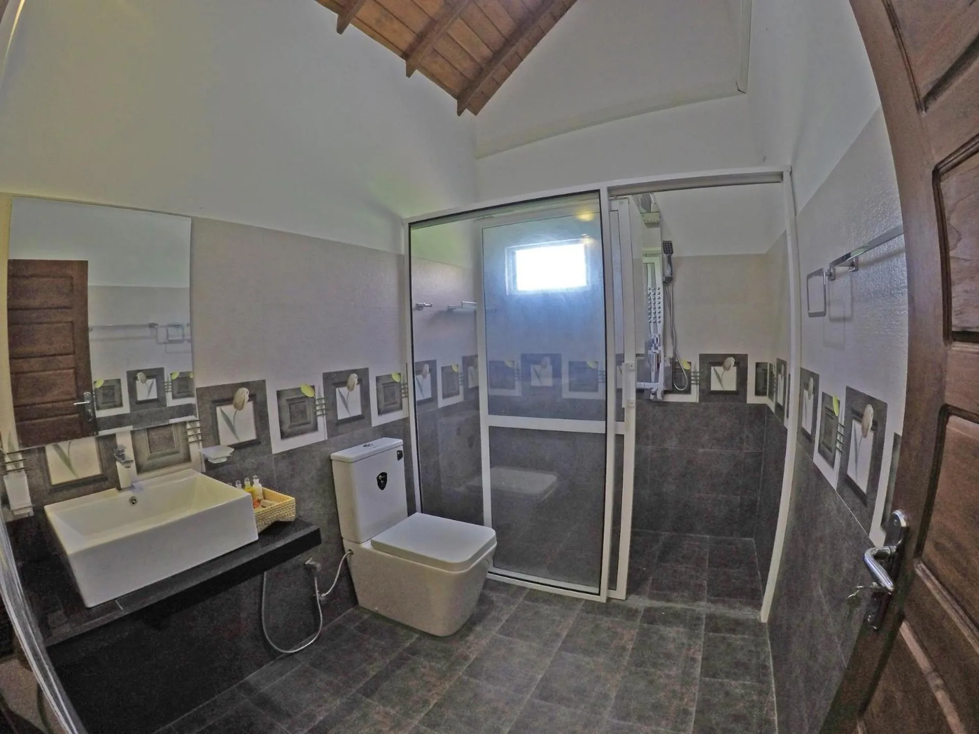 Bathroom in Avonil Resort Yala
