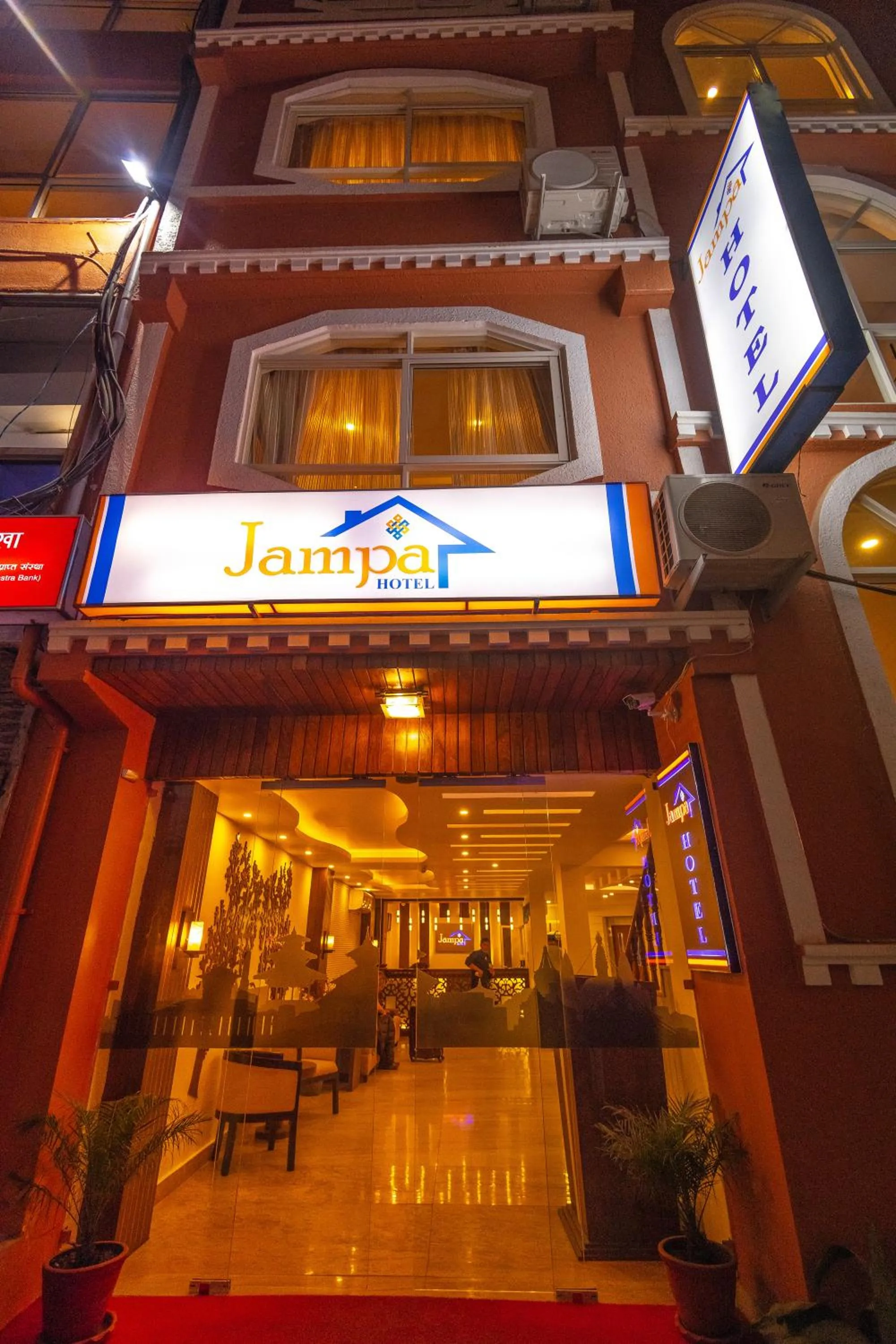 Facade/entrance in Hotel Jampa