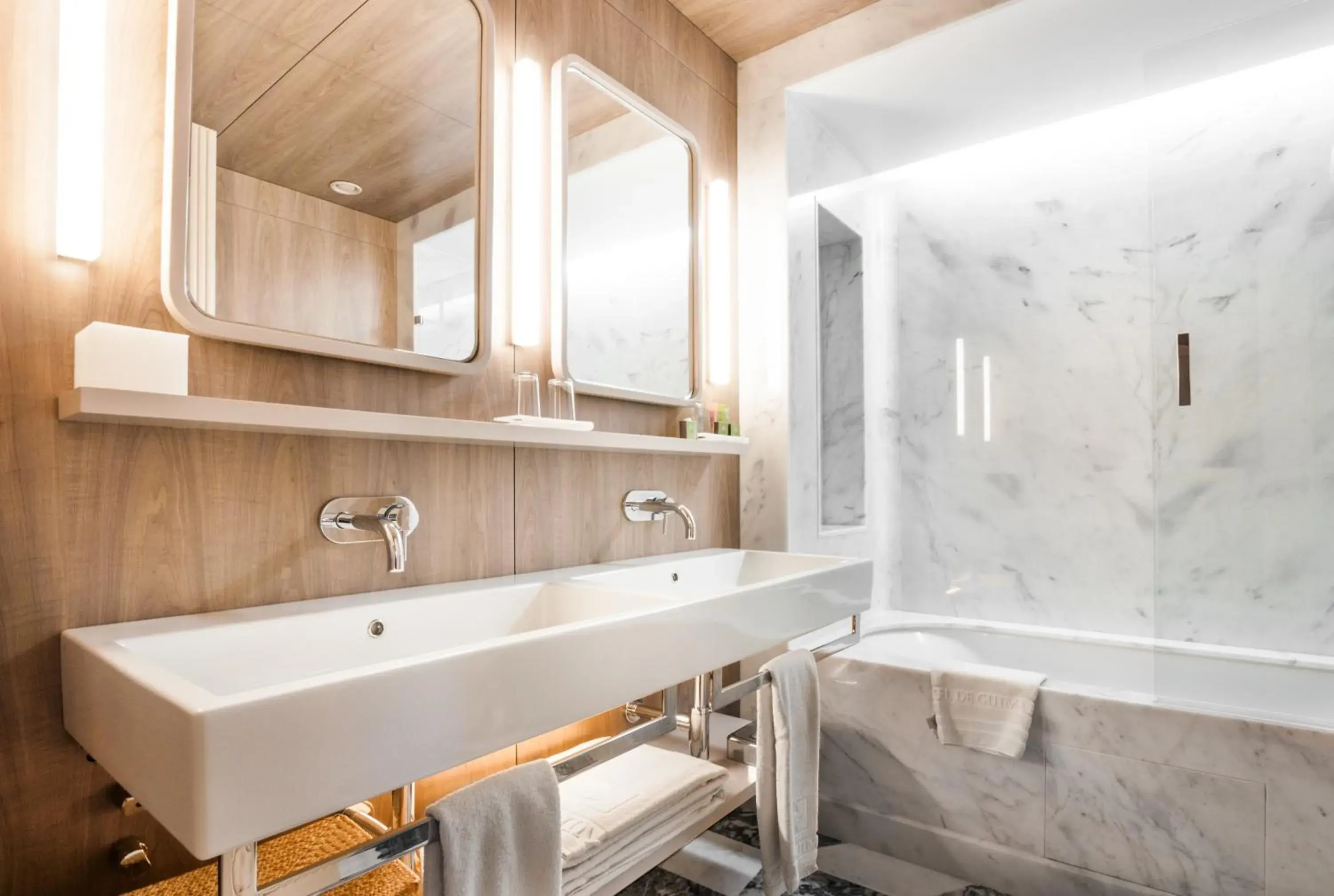 Presidential Suite in Hotel de Guimaraes Business & SPA Presidential Suite in Hotel de Guimaraes Business & SPA