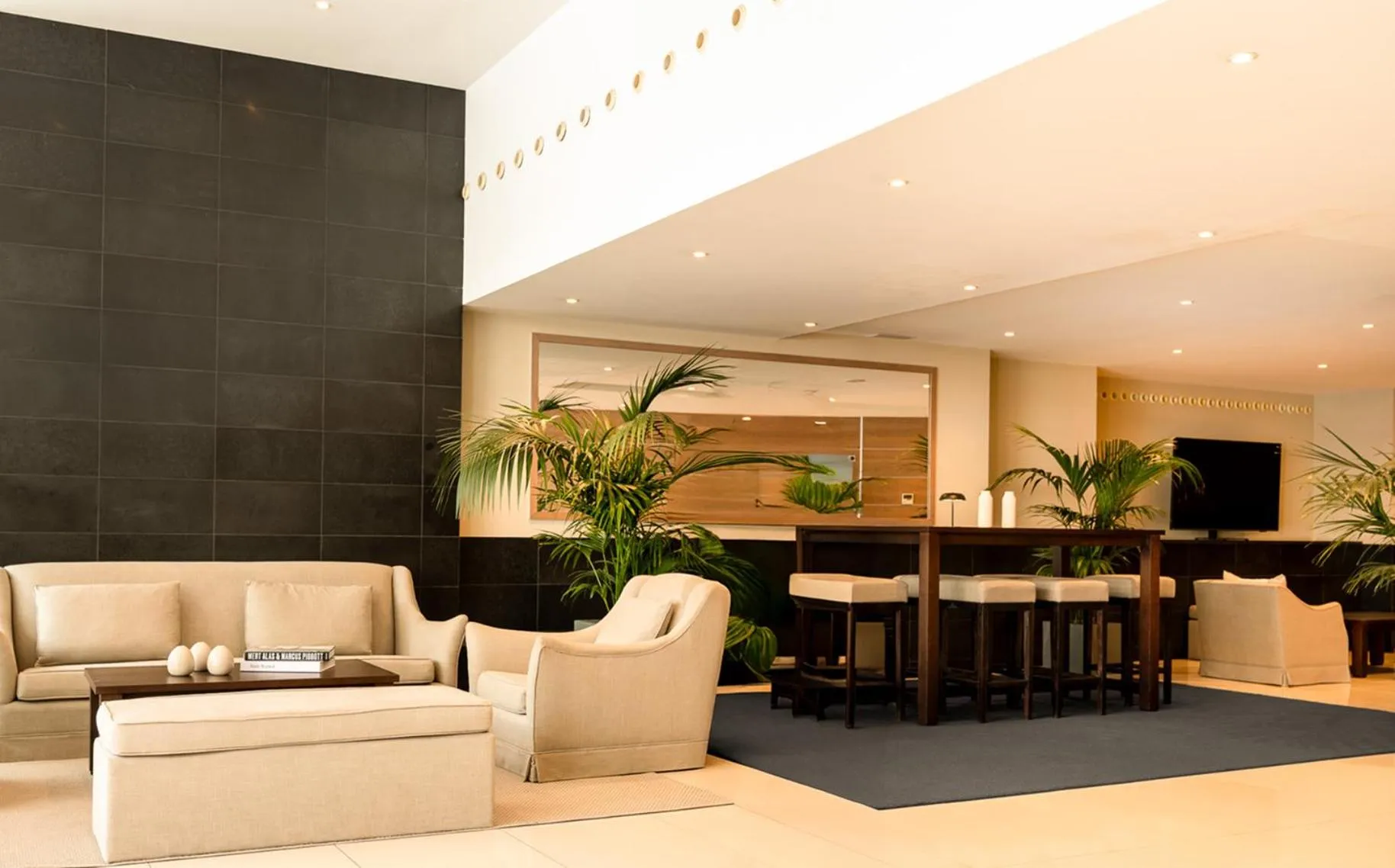 Lobby or reception in Hotel Lugano Barcelona