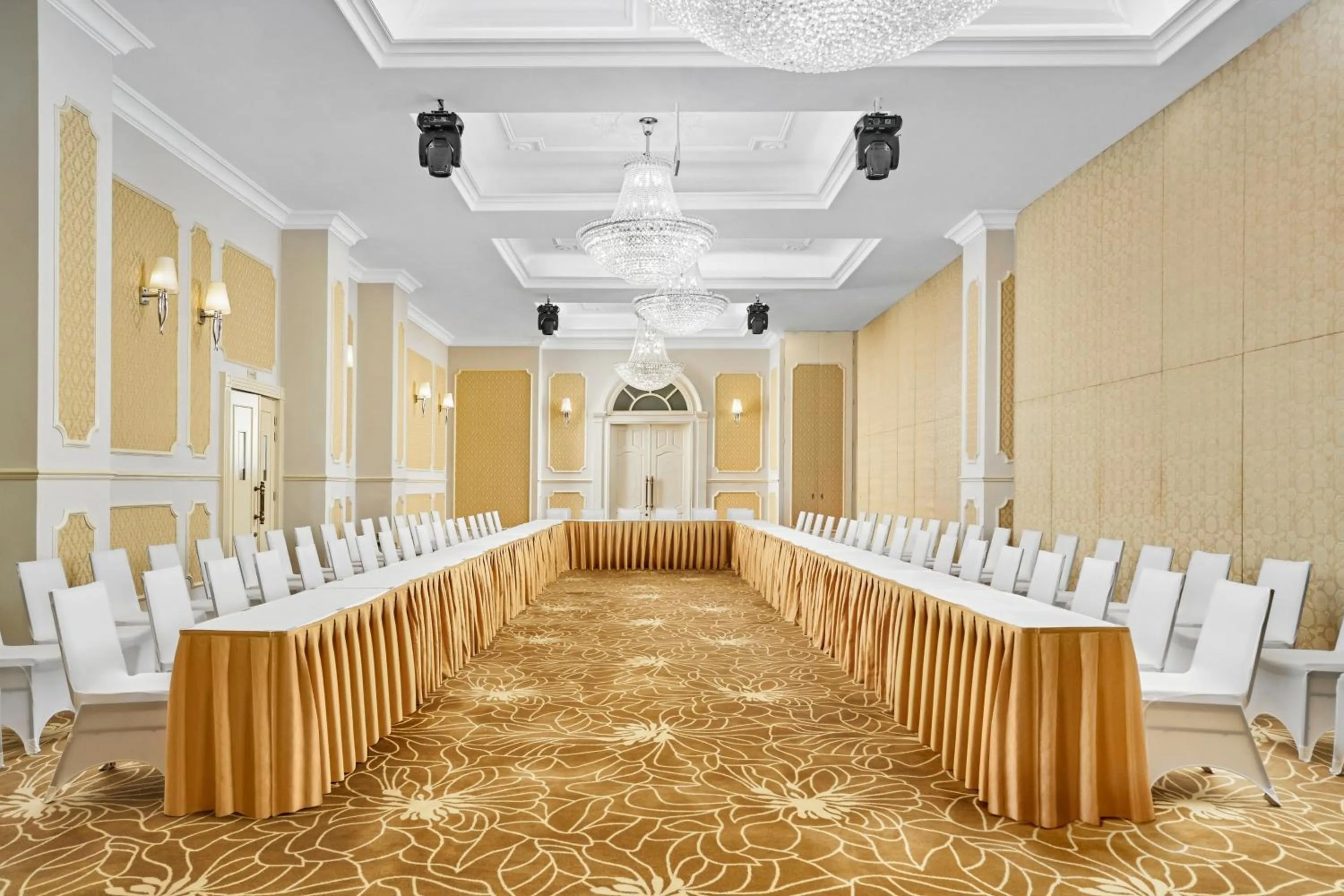 Meeting/conference room in Four Points by Sheraton Lang Son