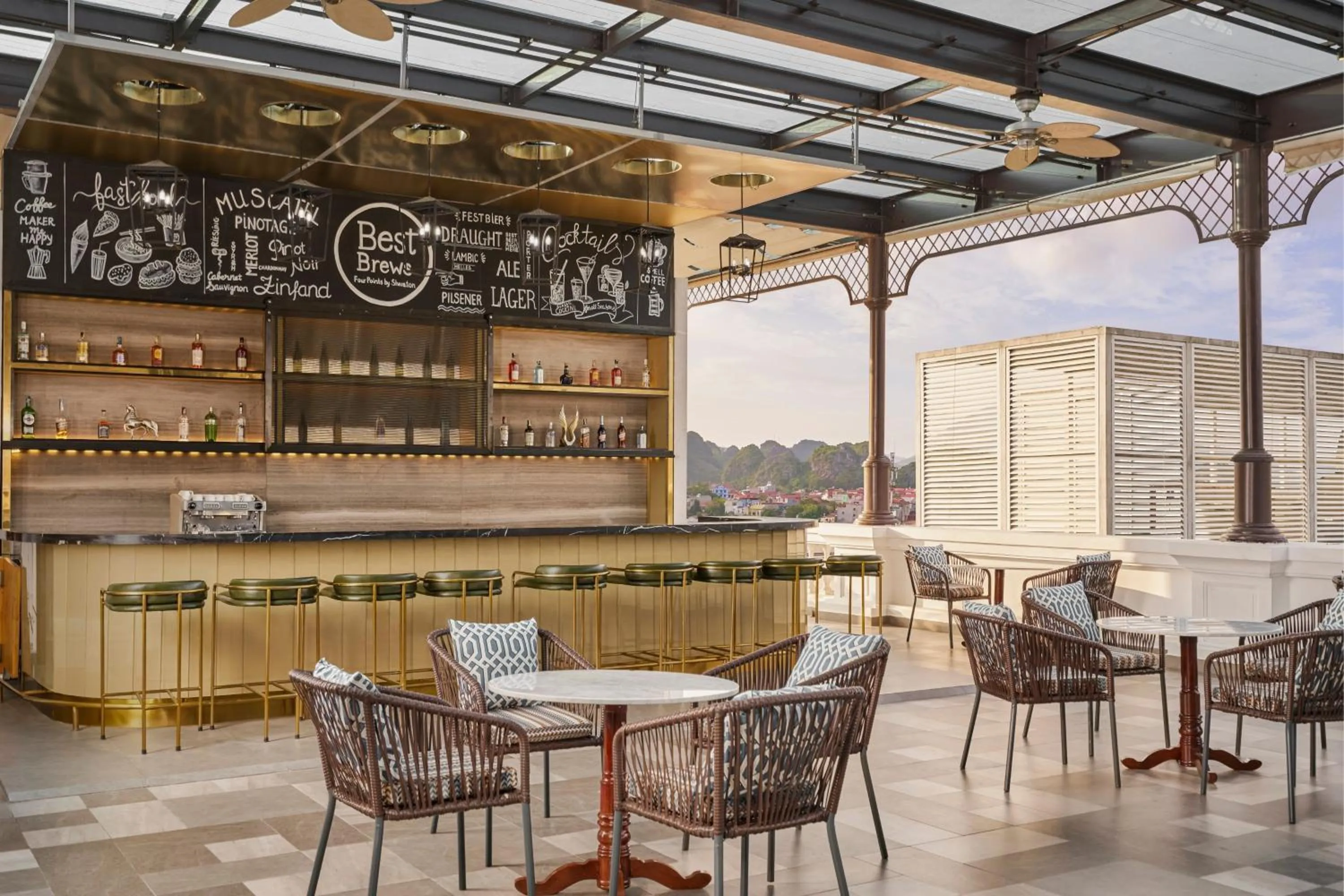 Lounge or bar in Four Points by Sheraton Lang Son