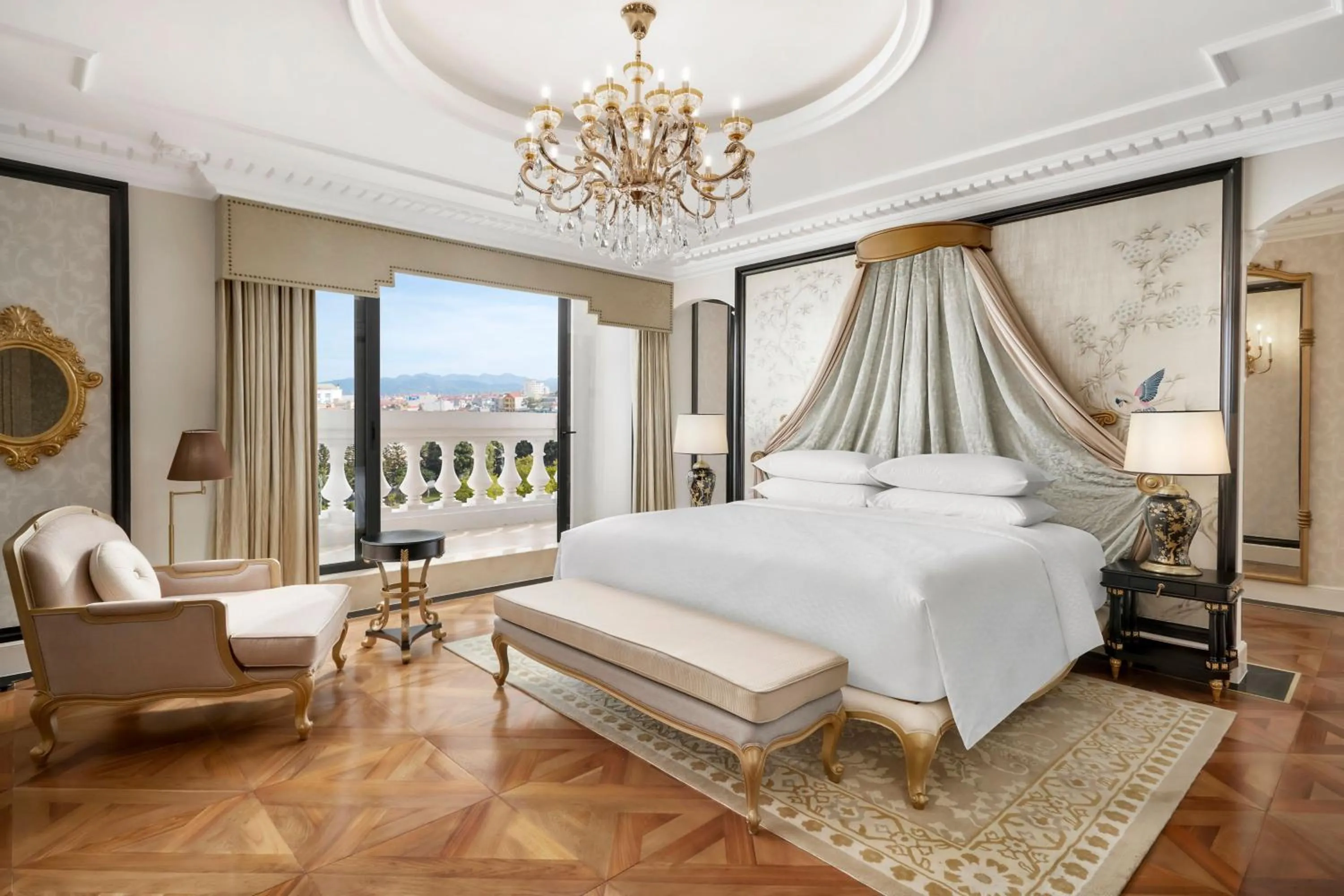 Photo of the whole room, Bed in Four Points by Sheraton Lang Son