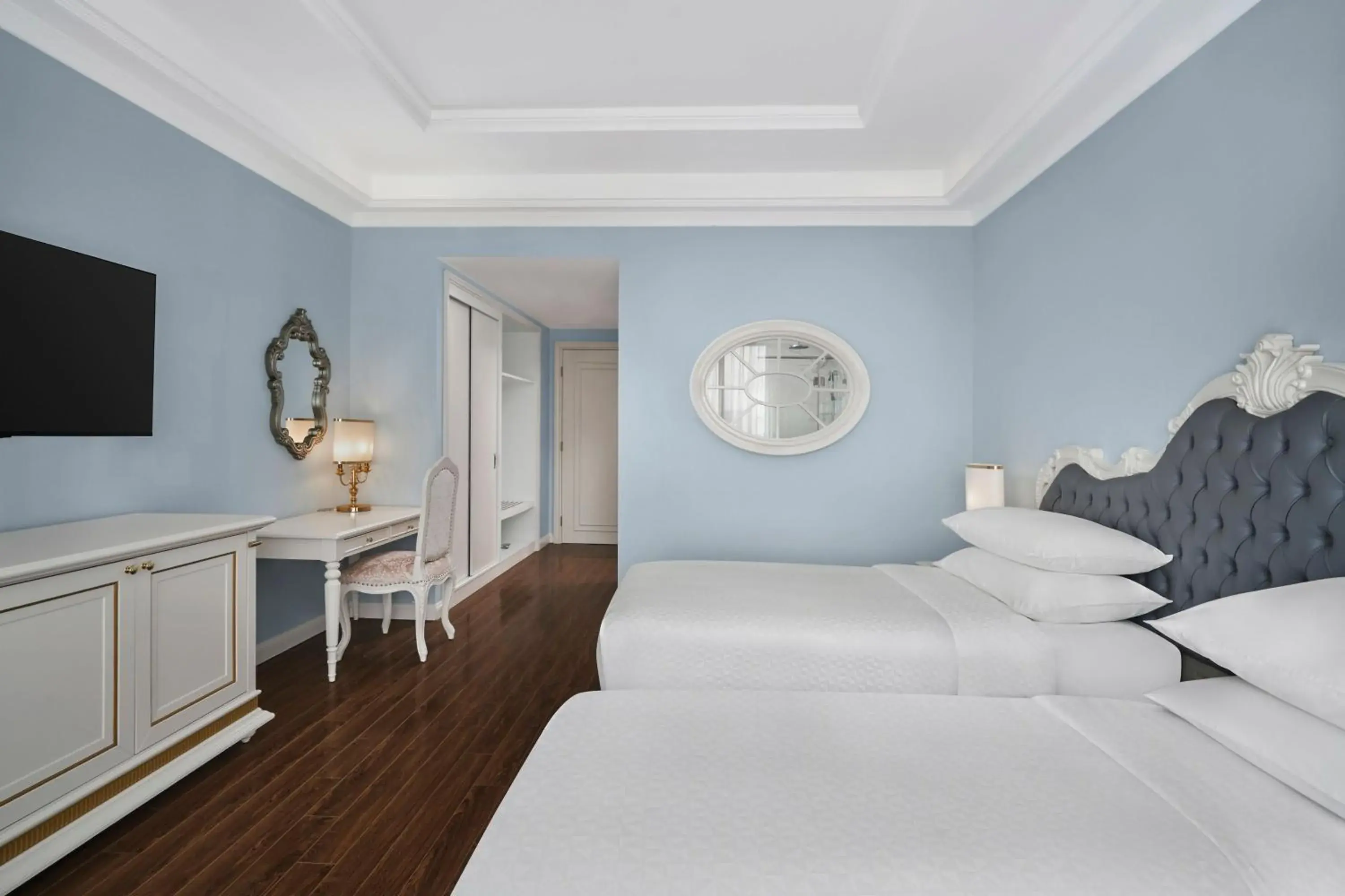 Deluxe Twin Room with City View in Four Points by Sheraton Lang Son Deluxe Twin Room with City View in Four Points by Sheraton Lang Son