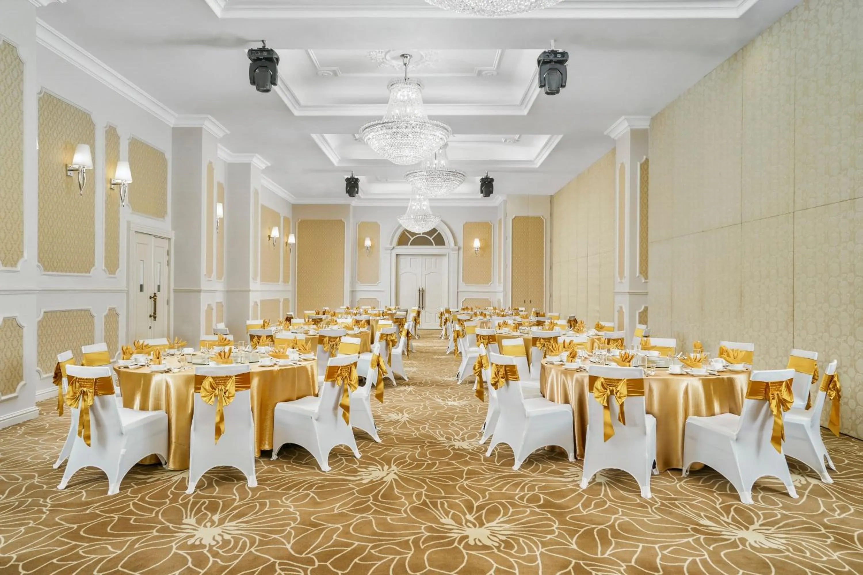Meeting/conference room in Four Points by Sheraton Lang Son