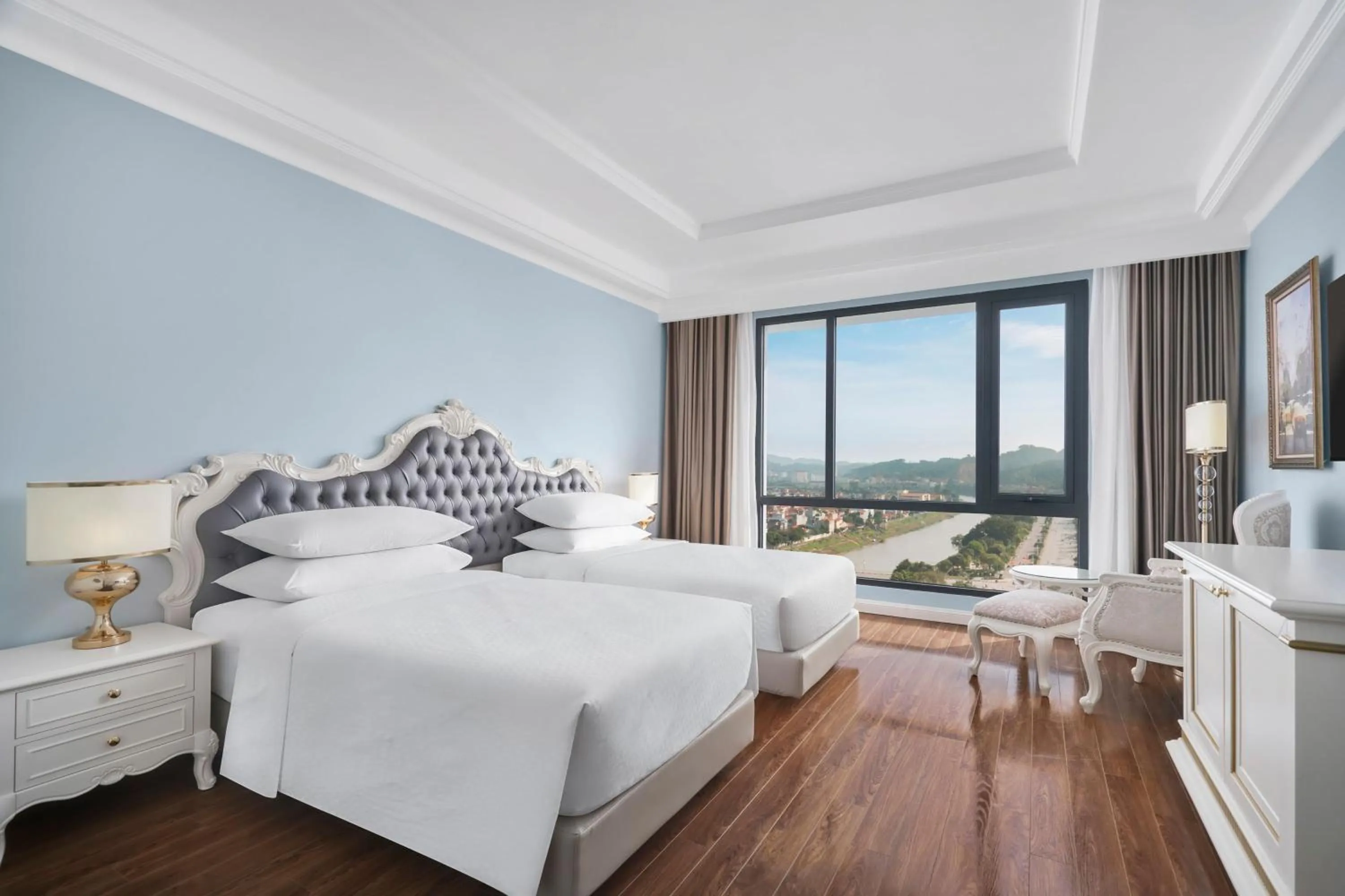 Photo of the whole room, Bed in Four Points by Sheraton Lang Son