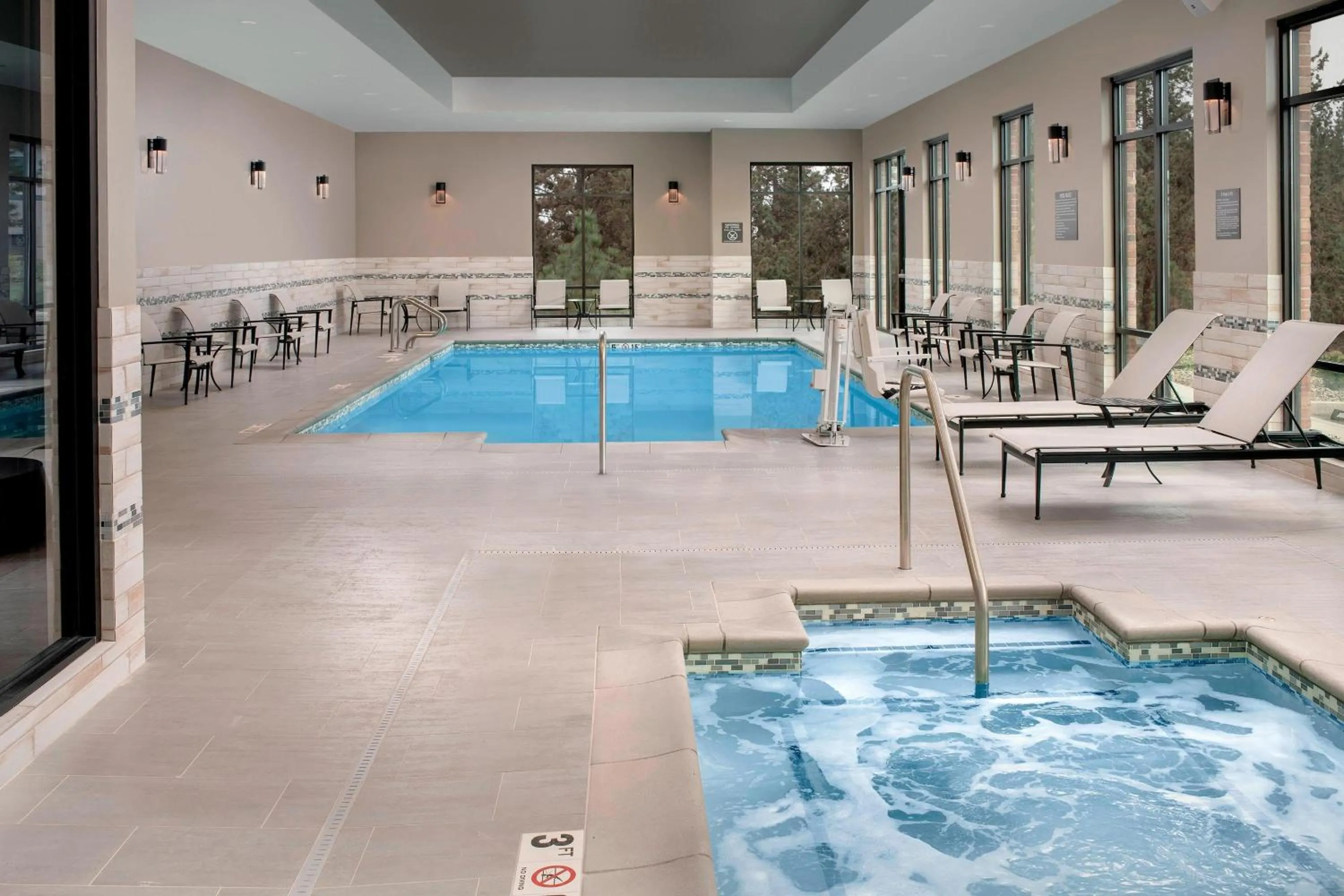 Swimming pool in Residence Inn By Marriott Bend