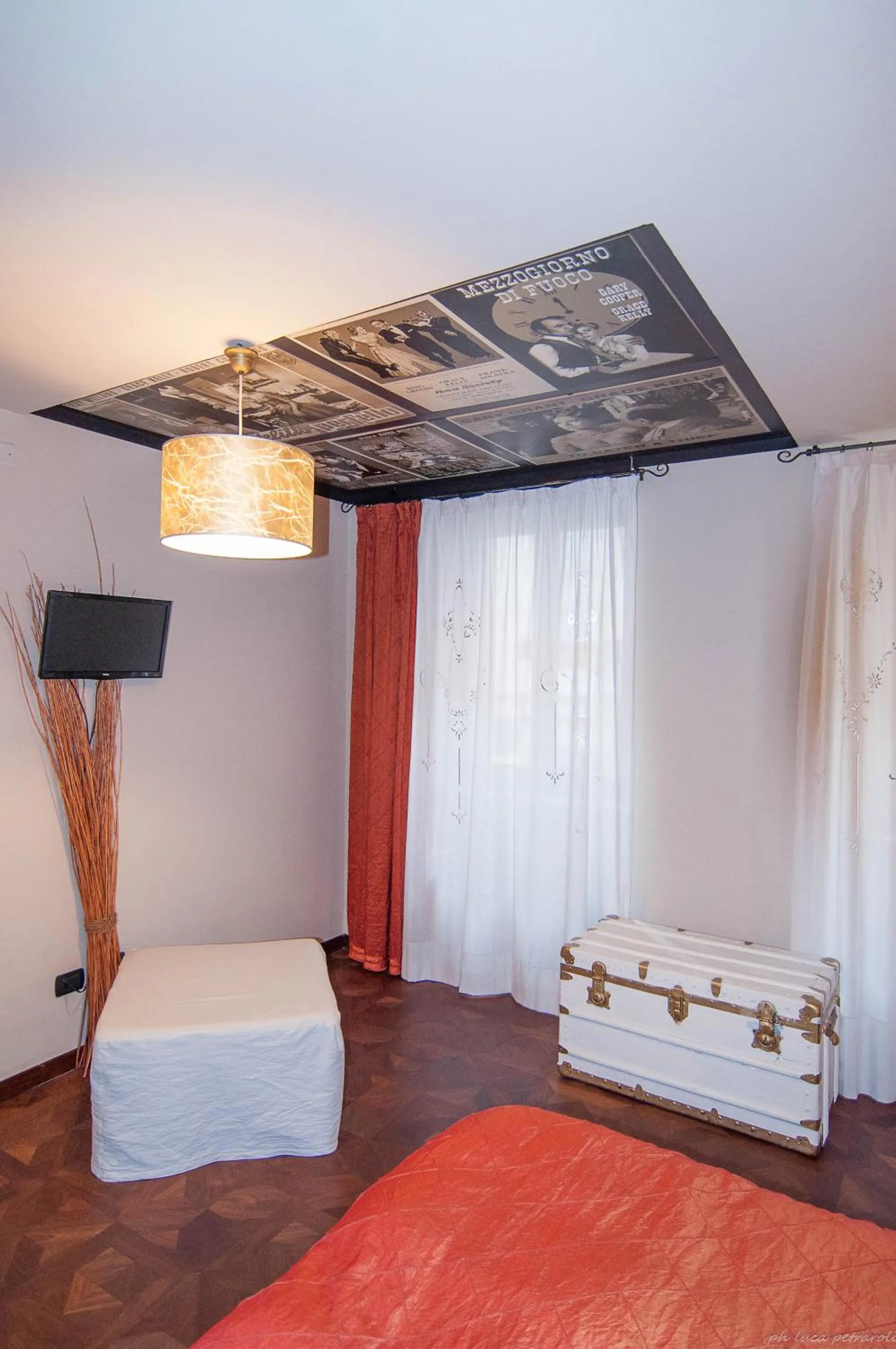 Photo of the whole room, Bed in Torino Chic