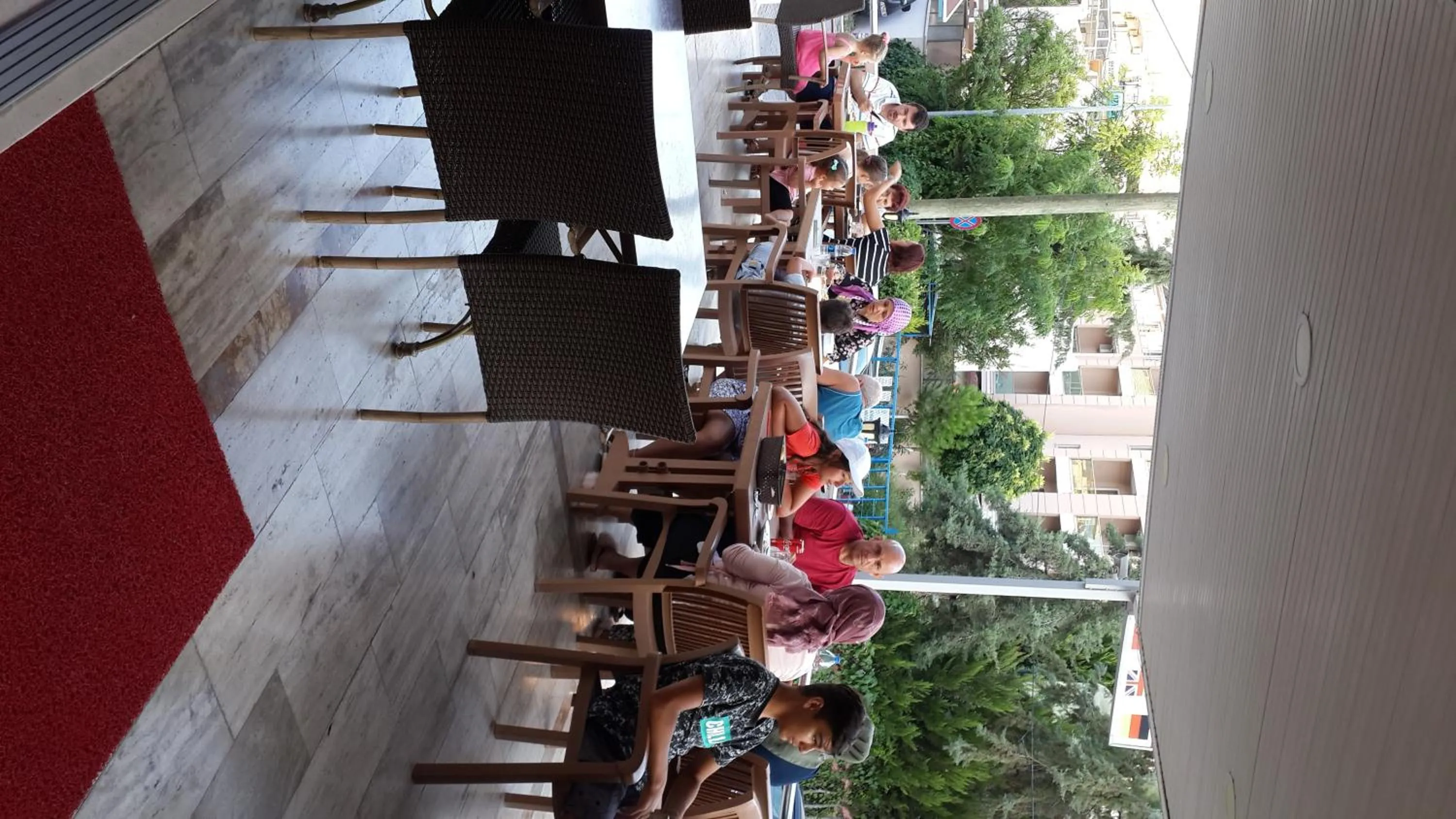 Restaurant/places to eat in Altunakar 1 Hotel